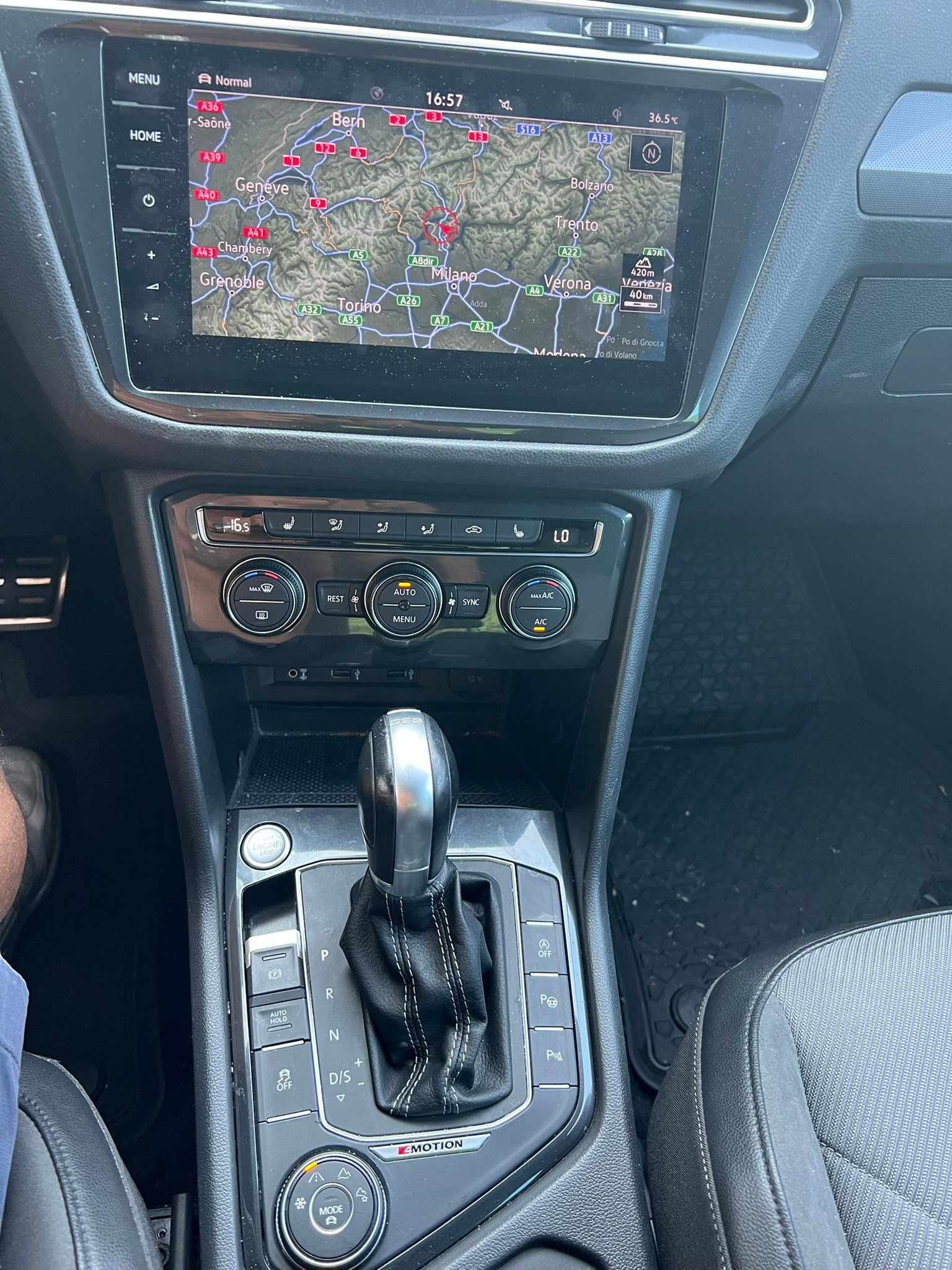 VW Tiguan 2.0 TDI R-LINE 4Motion DSG-image-6