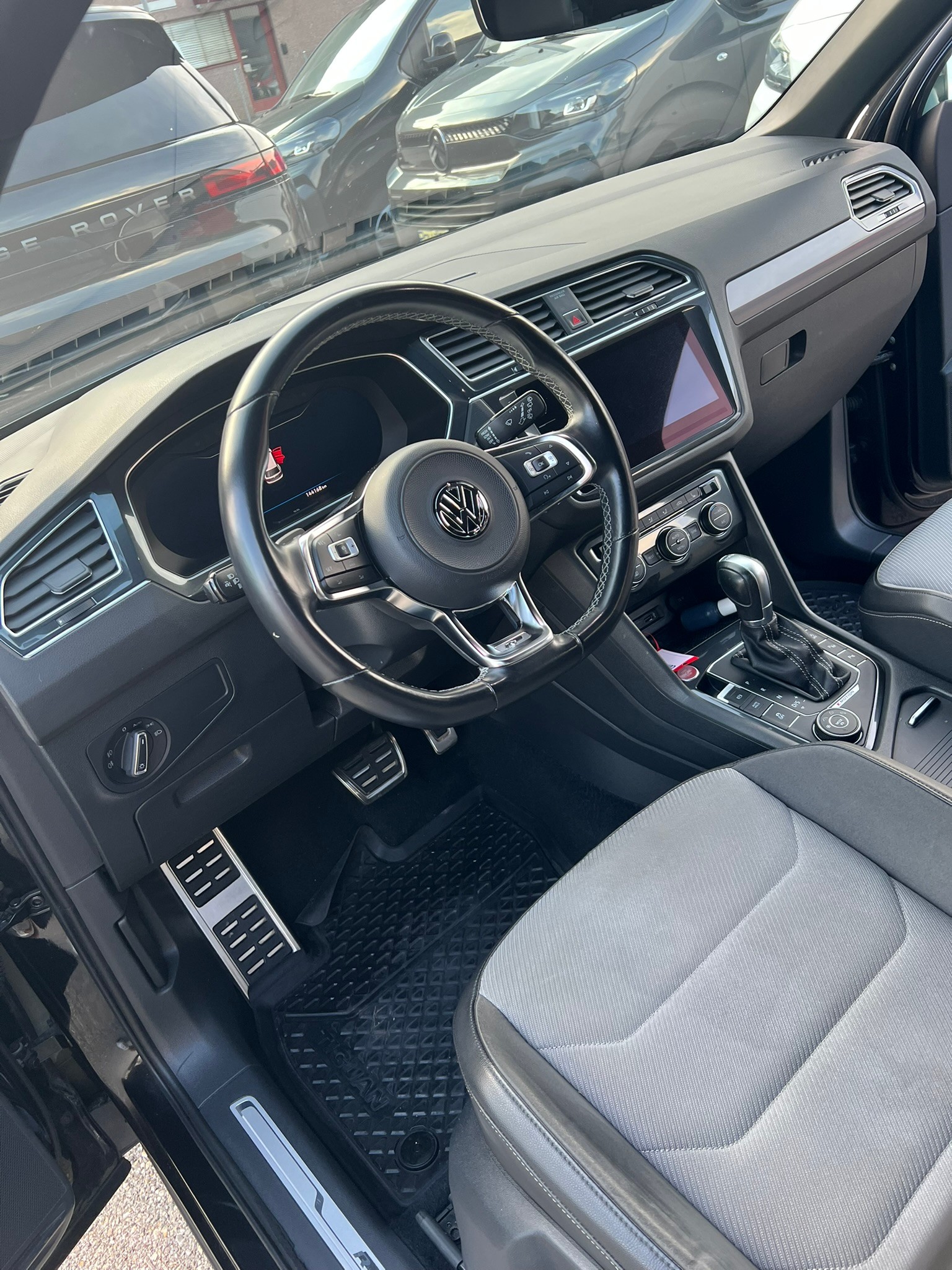 VW Tiguan 2.0 TDI R-LINE 4Motion DSG-image-8