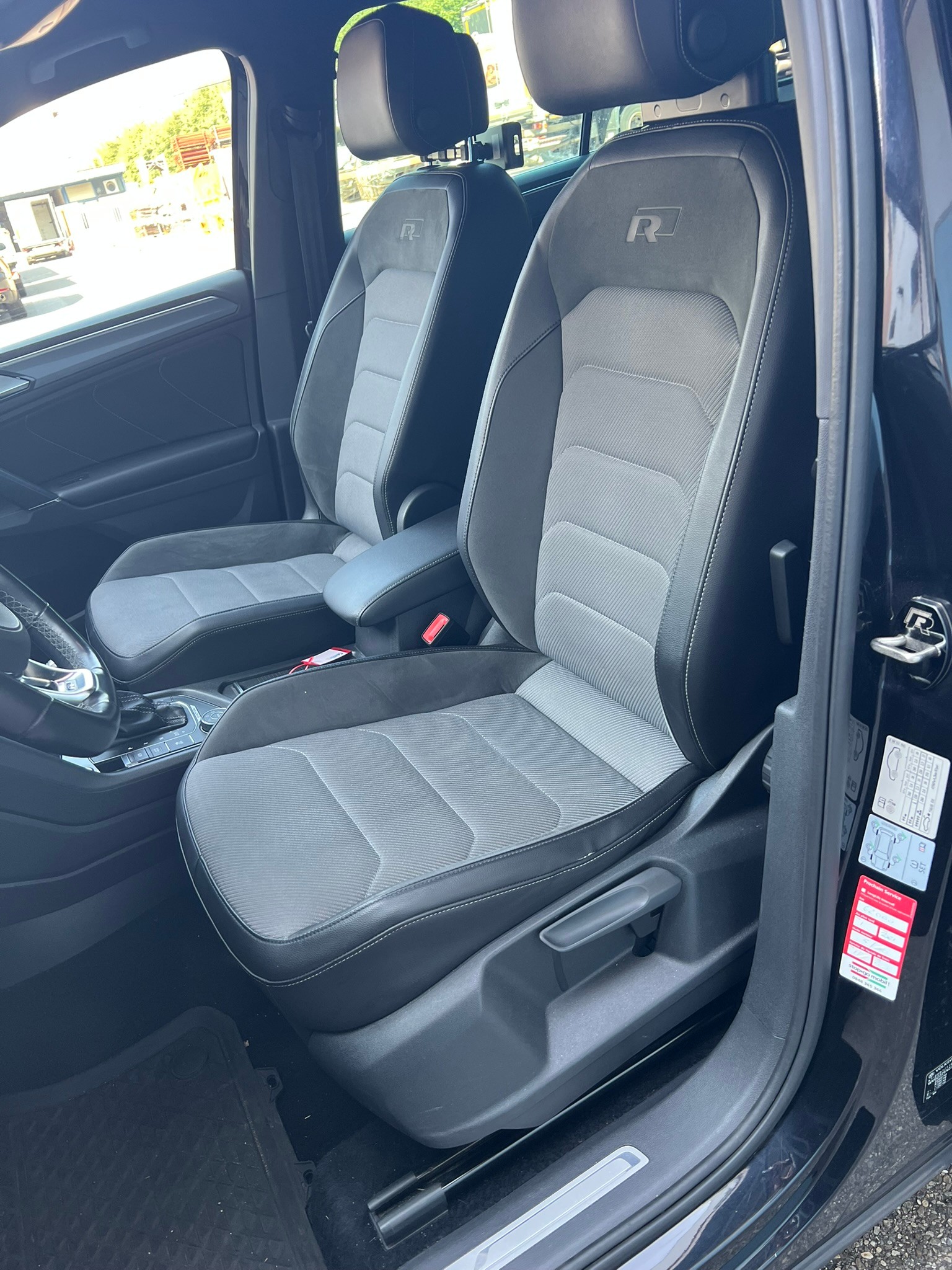 VW Tiguan 2.0 TDI R-LINE 4Motion DSG-image-8