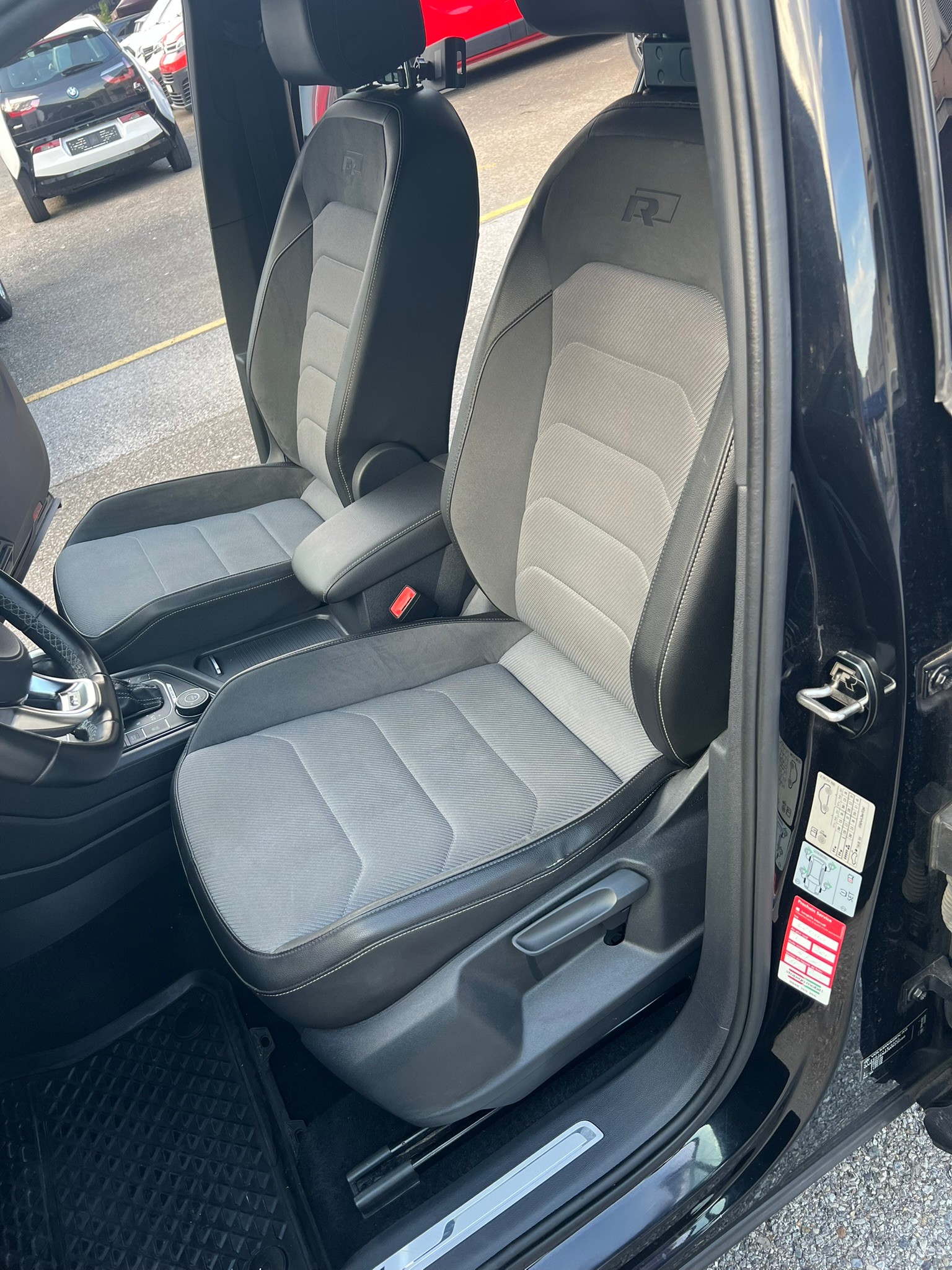 VW Tiguan 2.0 TDI R-LINE 4Motion DSG-image-10