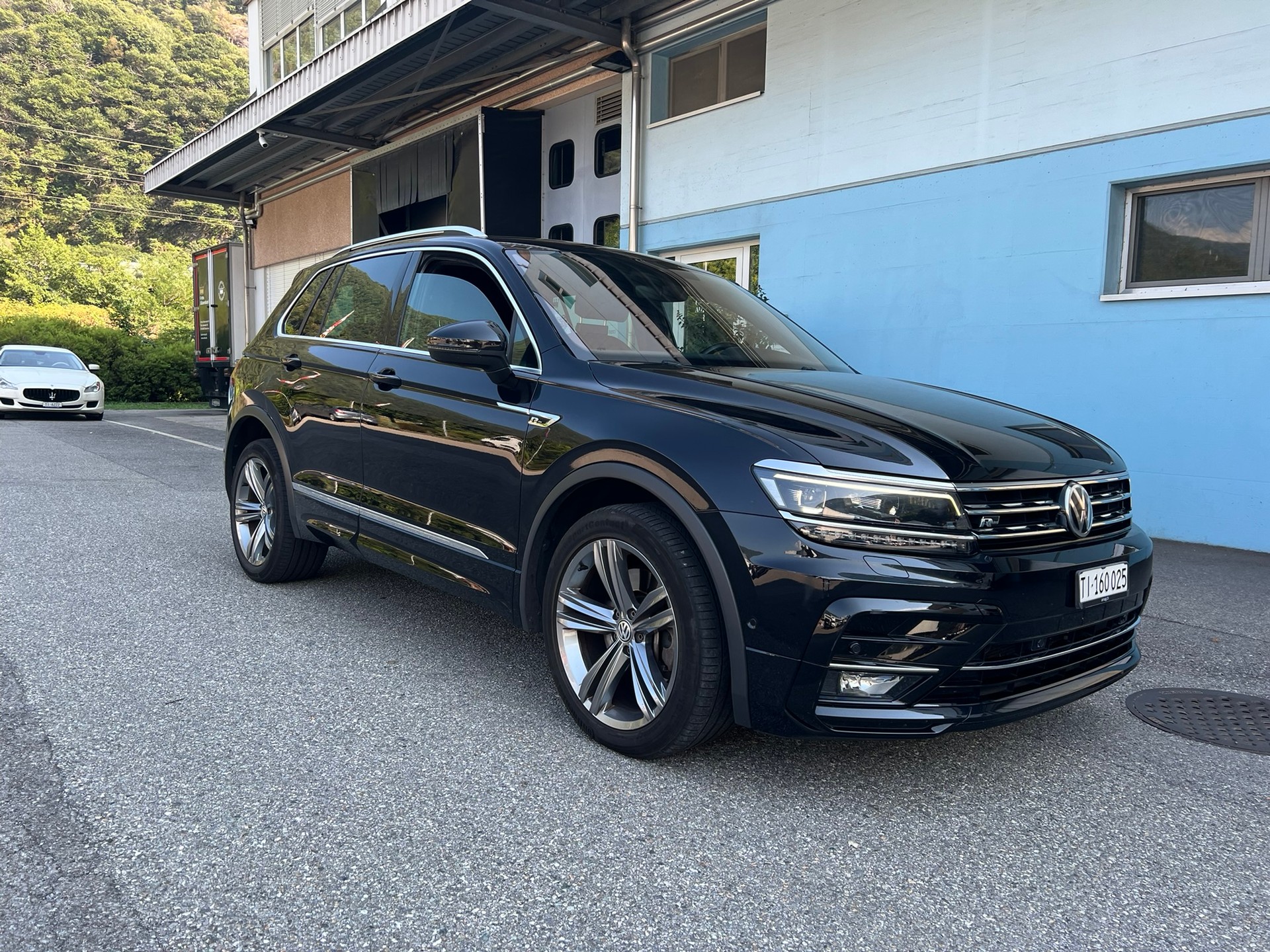 VW Tiguan 2.0 TDI R-LINE 4Motion DSG-image-0