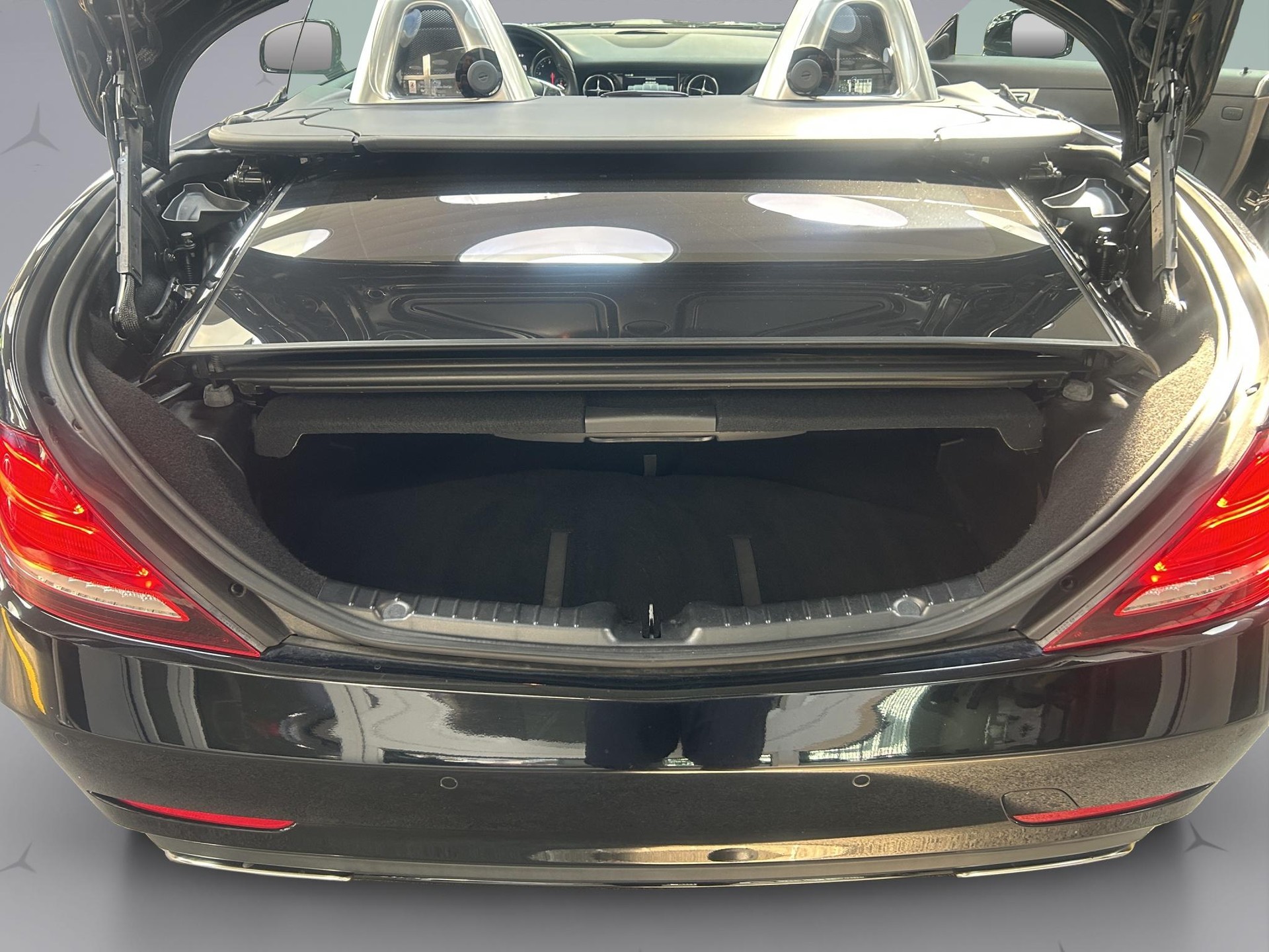 MERCEDES-BENZ SLC 300 Cabriolet-image-14