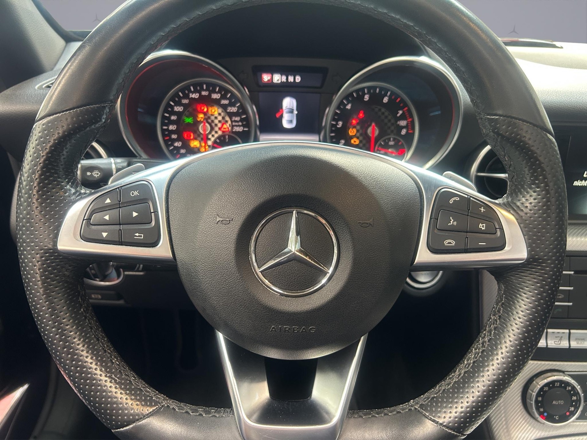 MERCEDES-BENZ SLC 300 Cabriolet-image-9