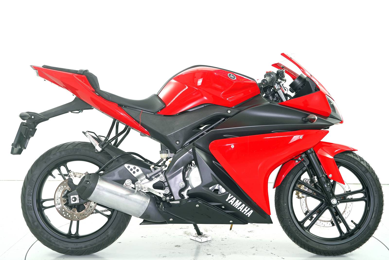 YAMAHA YZF-R125-showroom-element-3