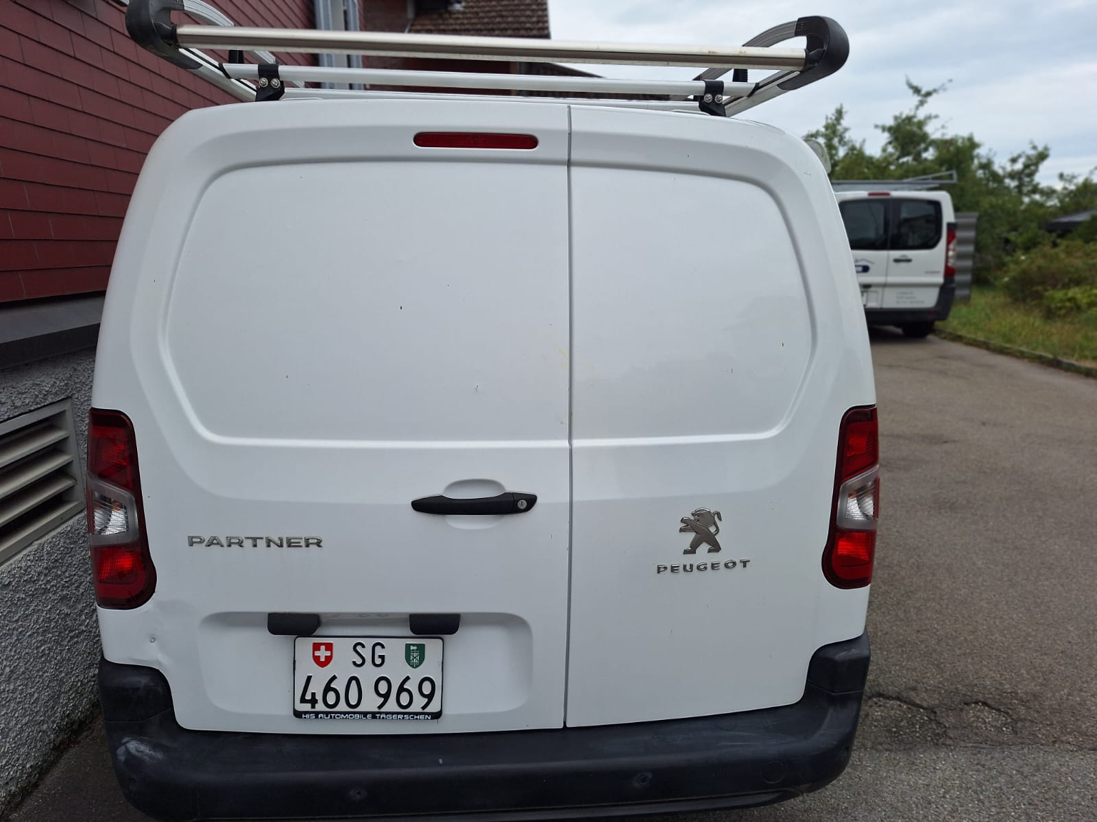 PEUGEOT 1.6 BlueHDI 100 Premium S/S-image-4