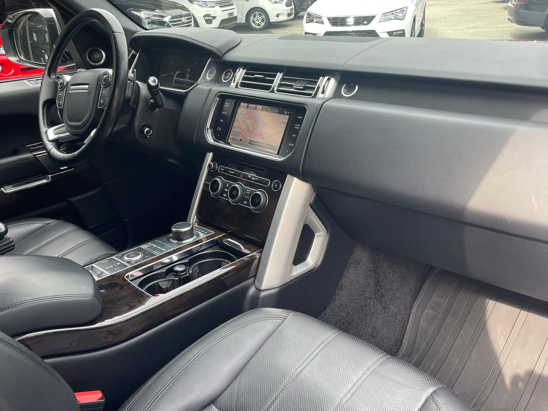 LAND ROVER Range Rover 4.4 SDV8 Vogue Automatic-image-13
