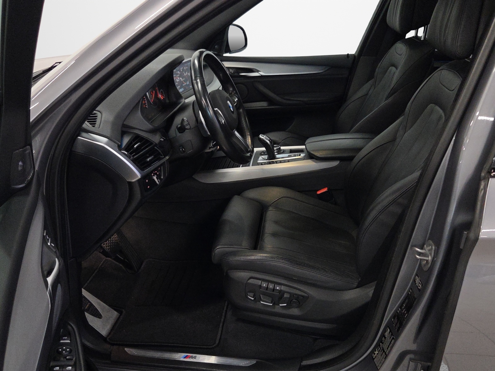 BMW X5 xDrive 40d M-Sport Steptronic-image-10