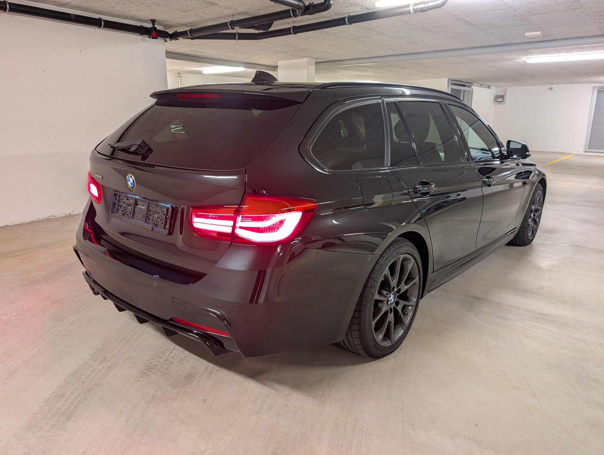BMW 320d xDrive Touring M Sport Line Steptronic-image-4