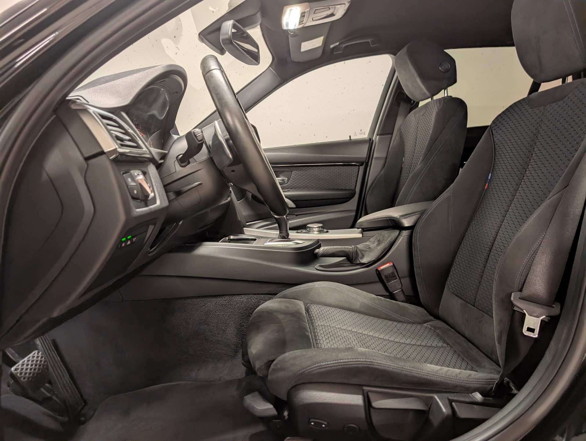 BMW 320d xDrive Touring M Sport Line Steptronic-image-11