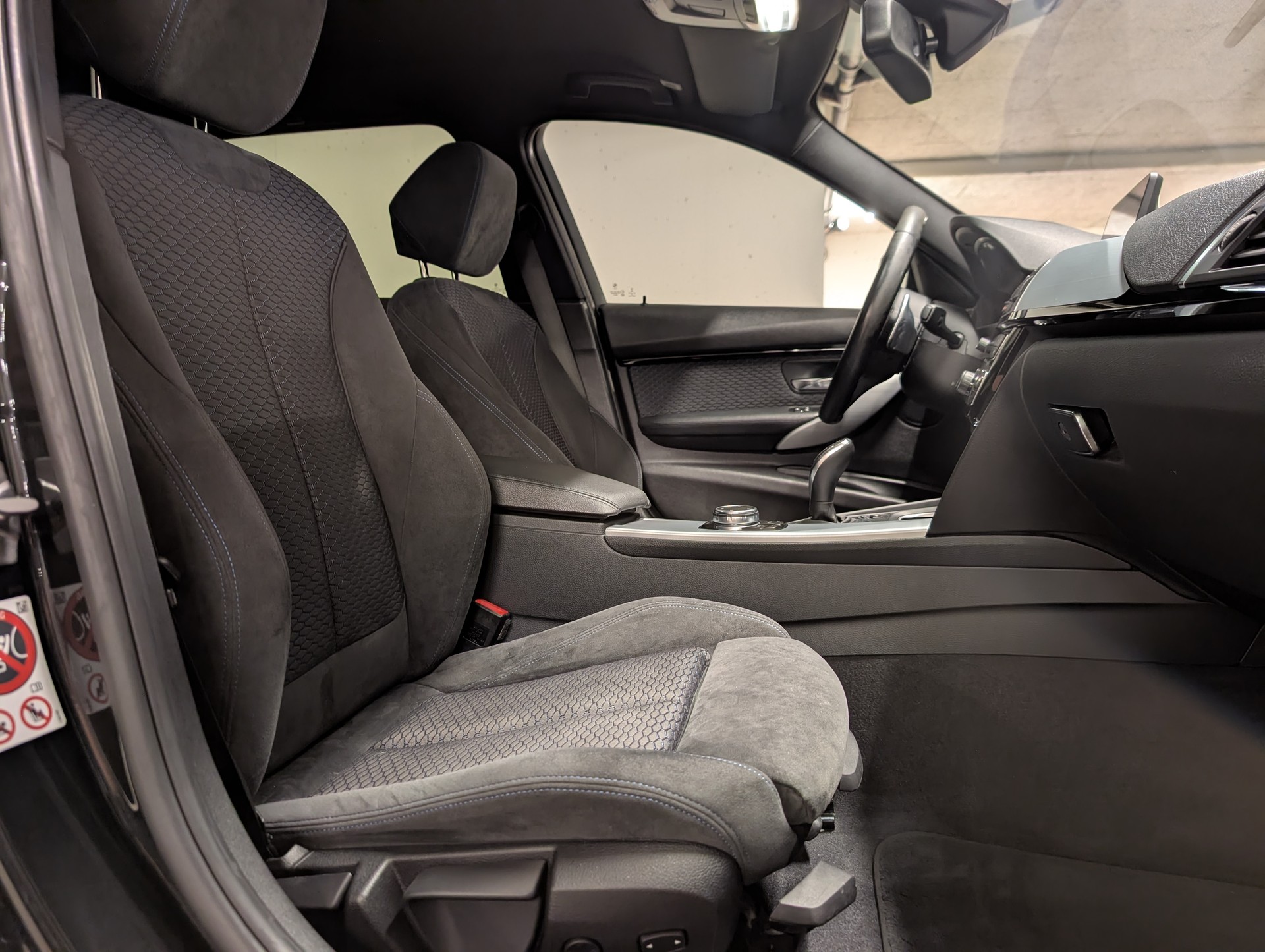 BMW 320d xDrive Touring M Sport Line Steptronic-image-12