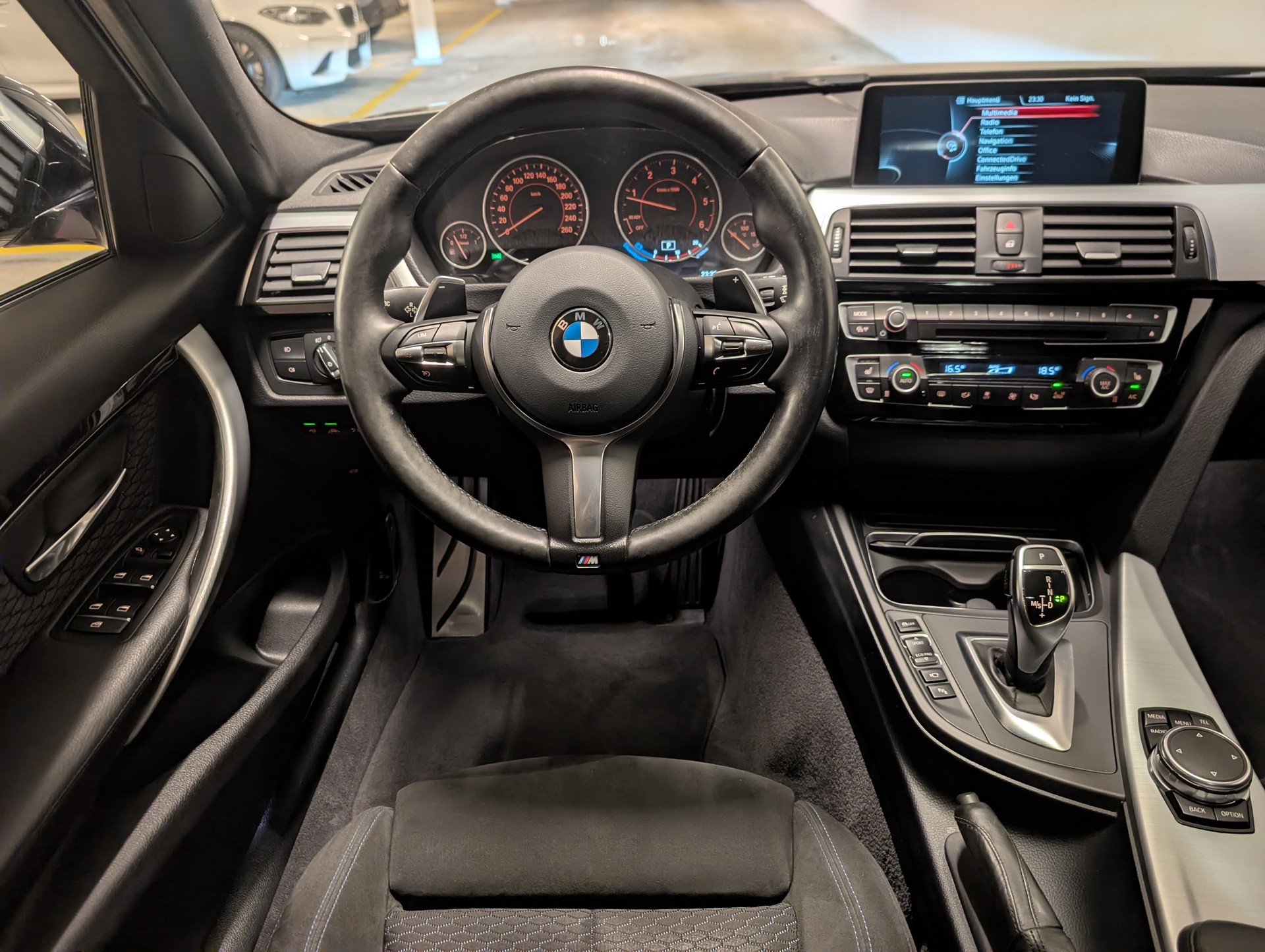 BMW 320d xDrive Touring M Sport Line Steptronic-image-9