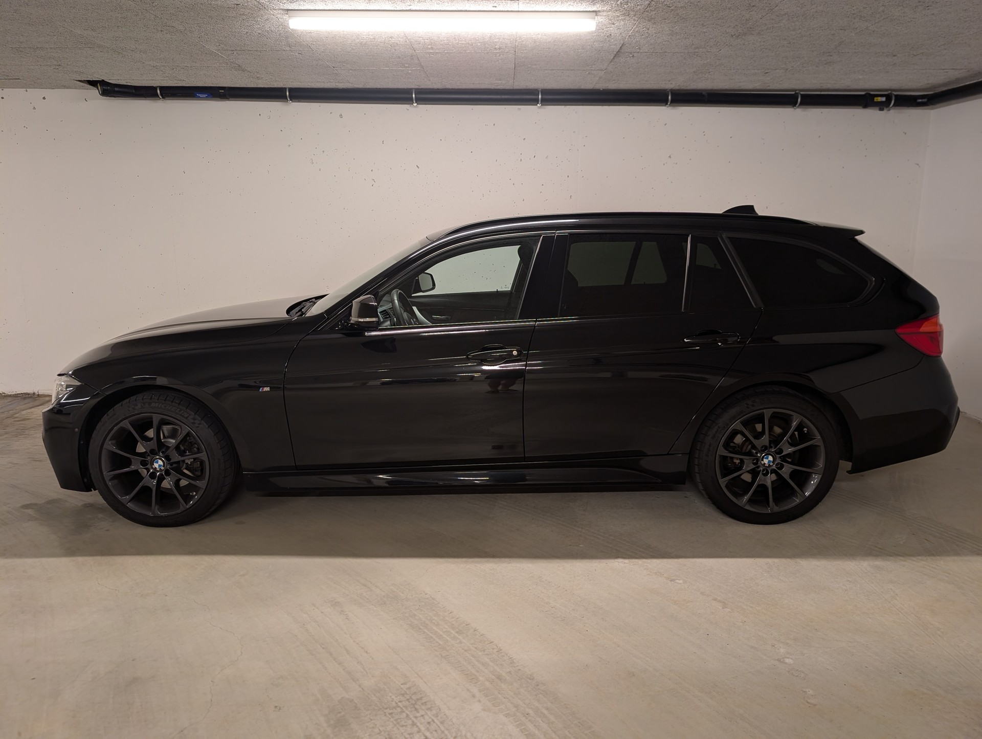 BMW 320d xDrive Touring M Sport Line Steptronic-image-3