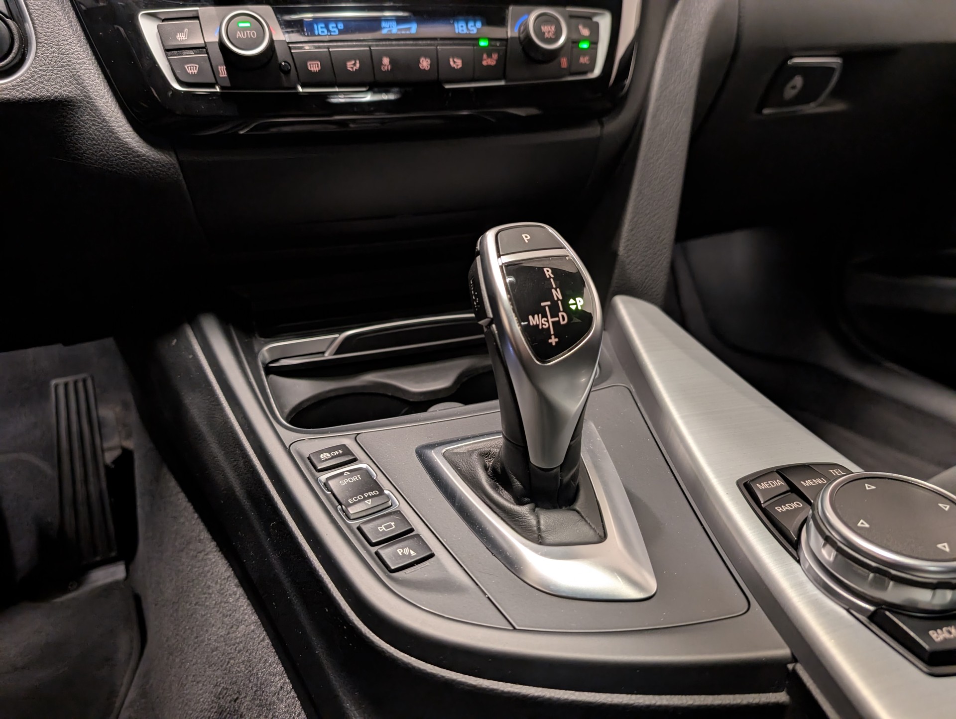BMW 320d xDrive Touring M Sport Line Steptronic-image-10