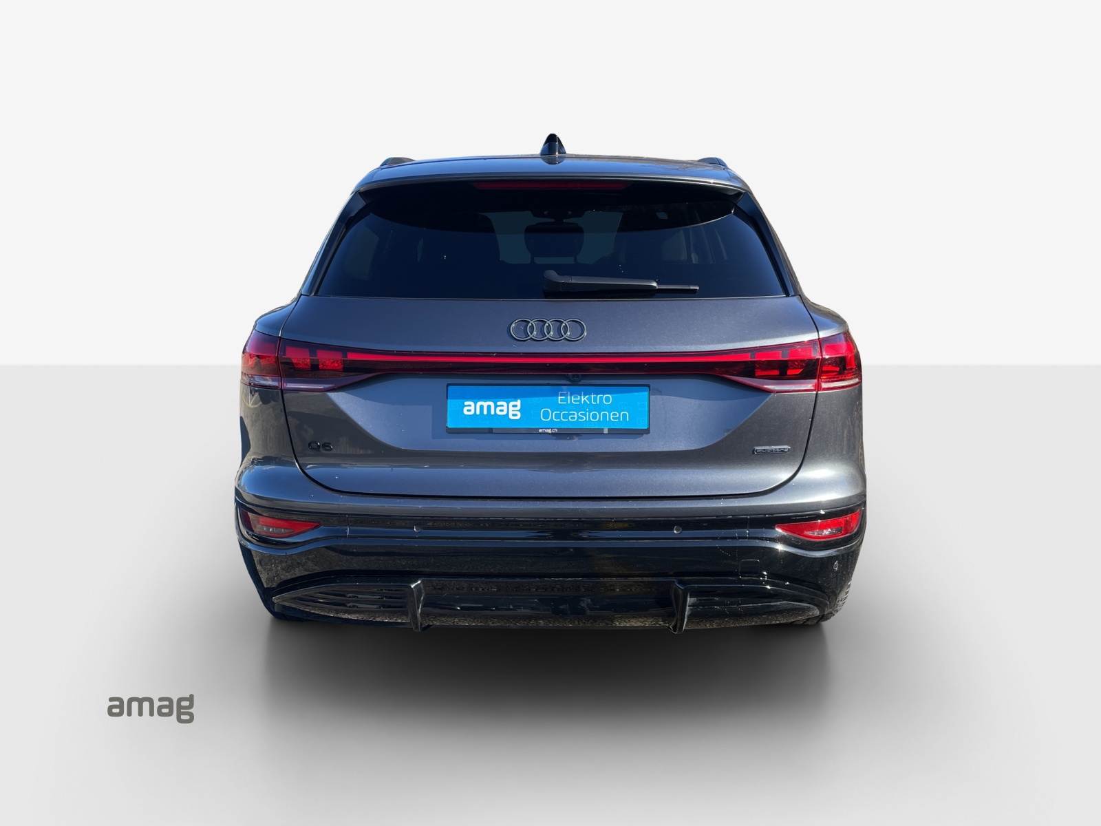 AUDI Q6 e-tron quattro-showroom-element-3