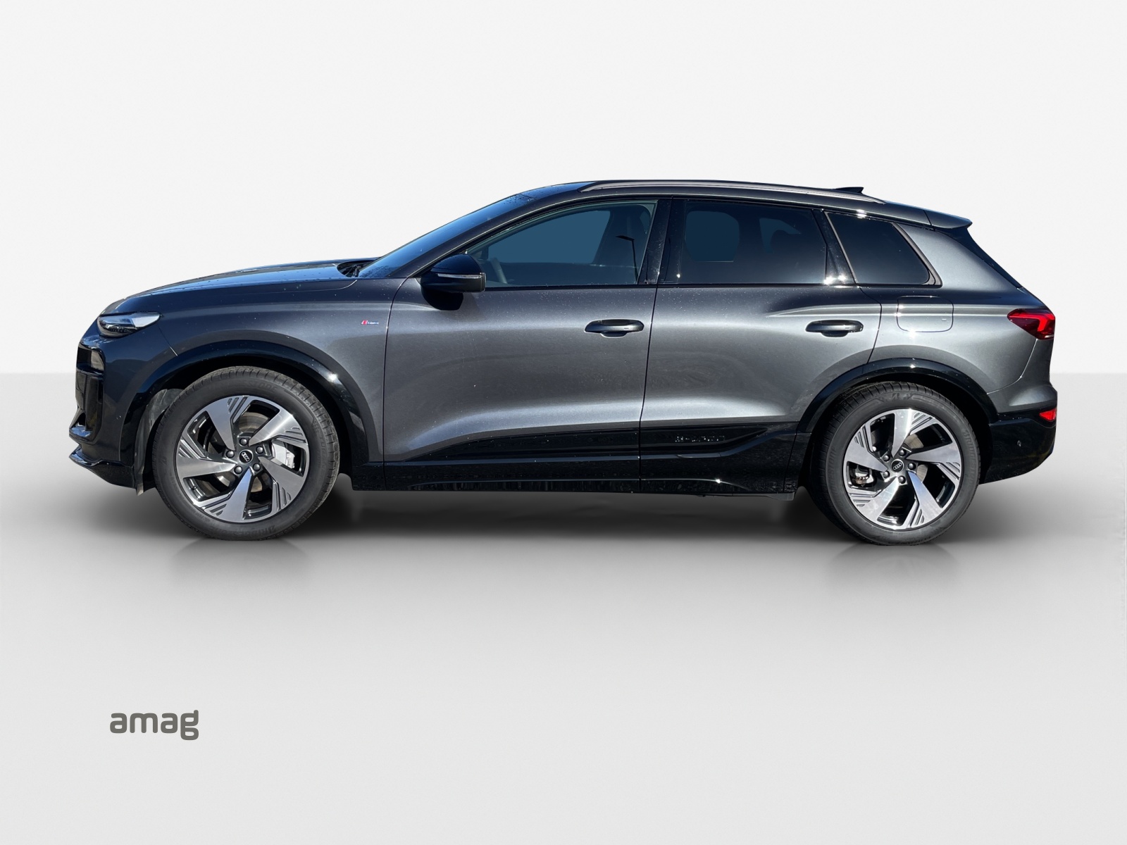 AUDI Q6 e-tron quattro-showroom-element-1