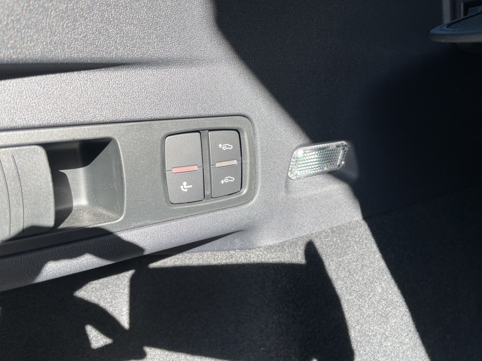AUDI Q6 e-tron quattro-image-15