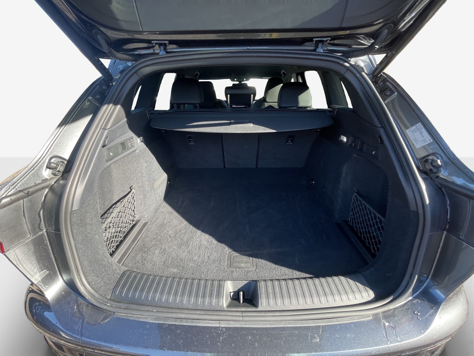 AUDI Q6 e-tron quattro-image-12