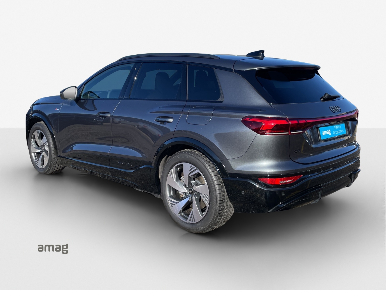 AUDI Q6 e-tron quattro-showroom-element-2