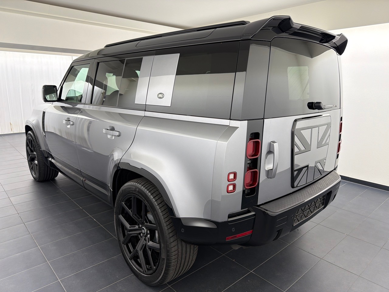 LAND ROVER Defender110 3.0DI6 300 SE-showroom-element-1