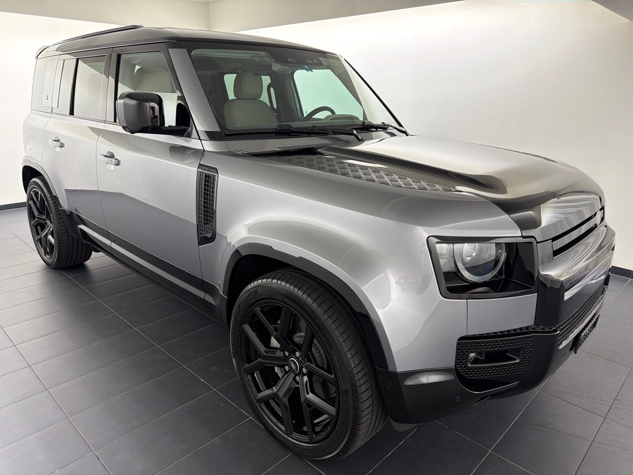 LAND ROVER Defender110 3.0DI6 300 SE-showroom-element-3