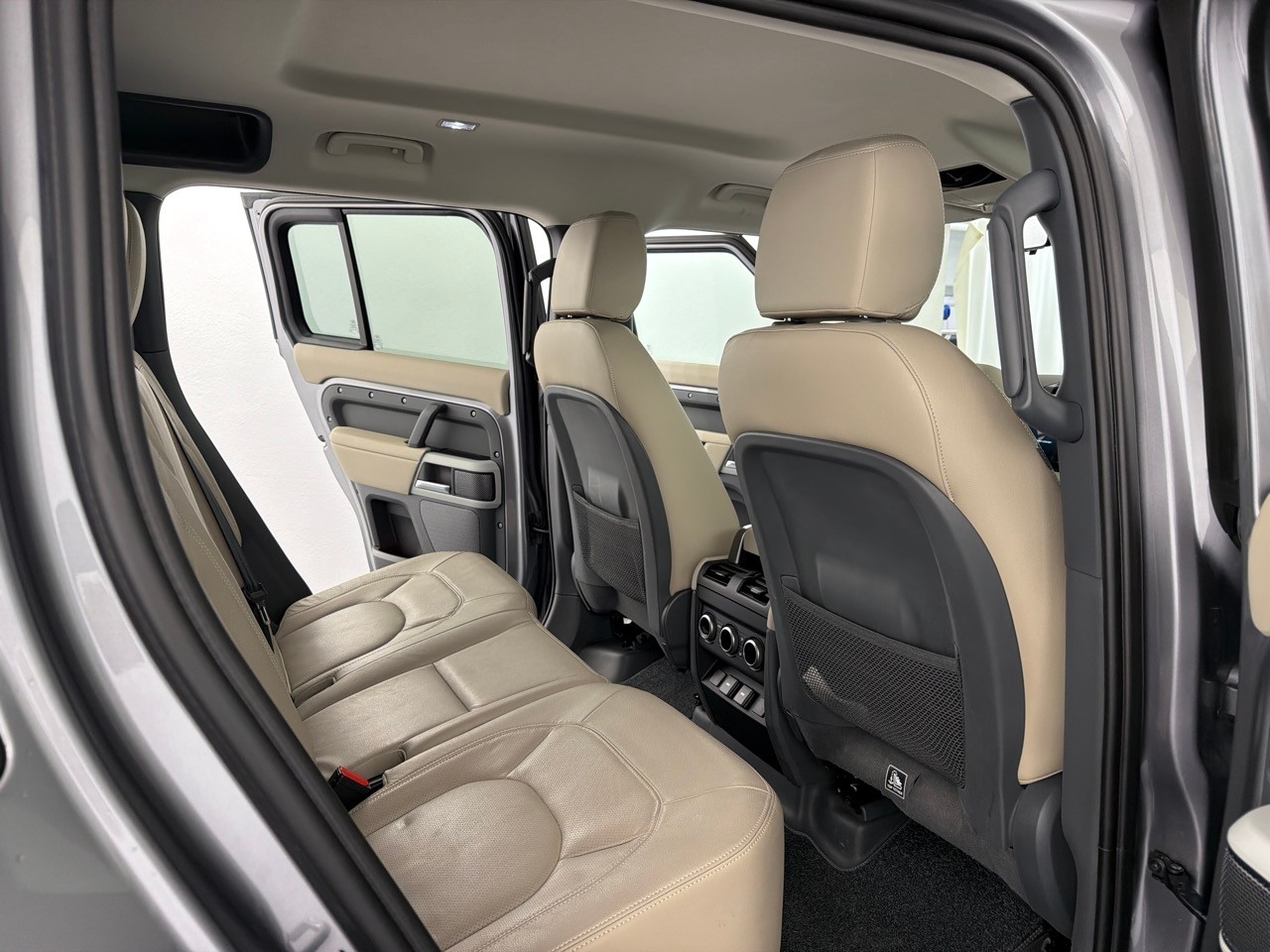 LAND ROVER Defender110 3.0DI6 300 SE-image-10