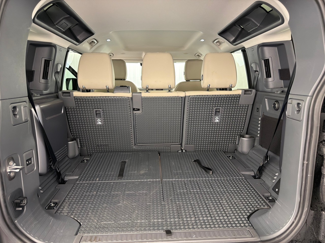 LAND ROVER Defender110 3.0DI6 300 SE-image-8