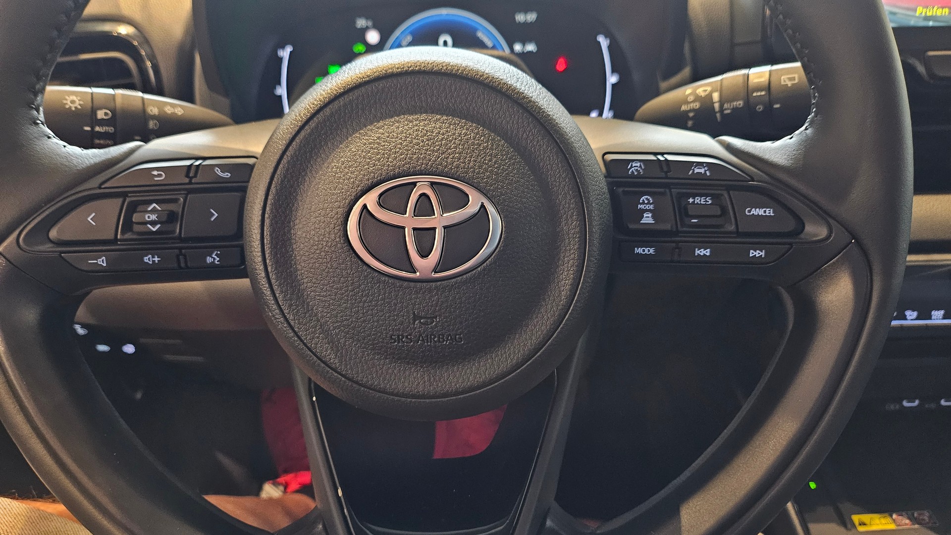 TOYOTA Yaris 1.5 Teamplayer e-CVTđ„đ„đ„-image-27