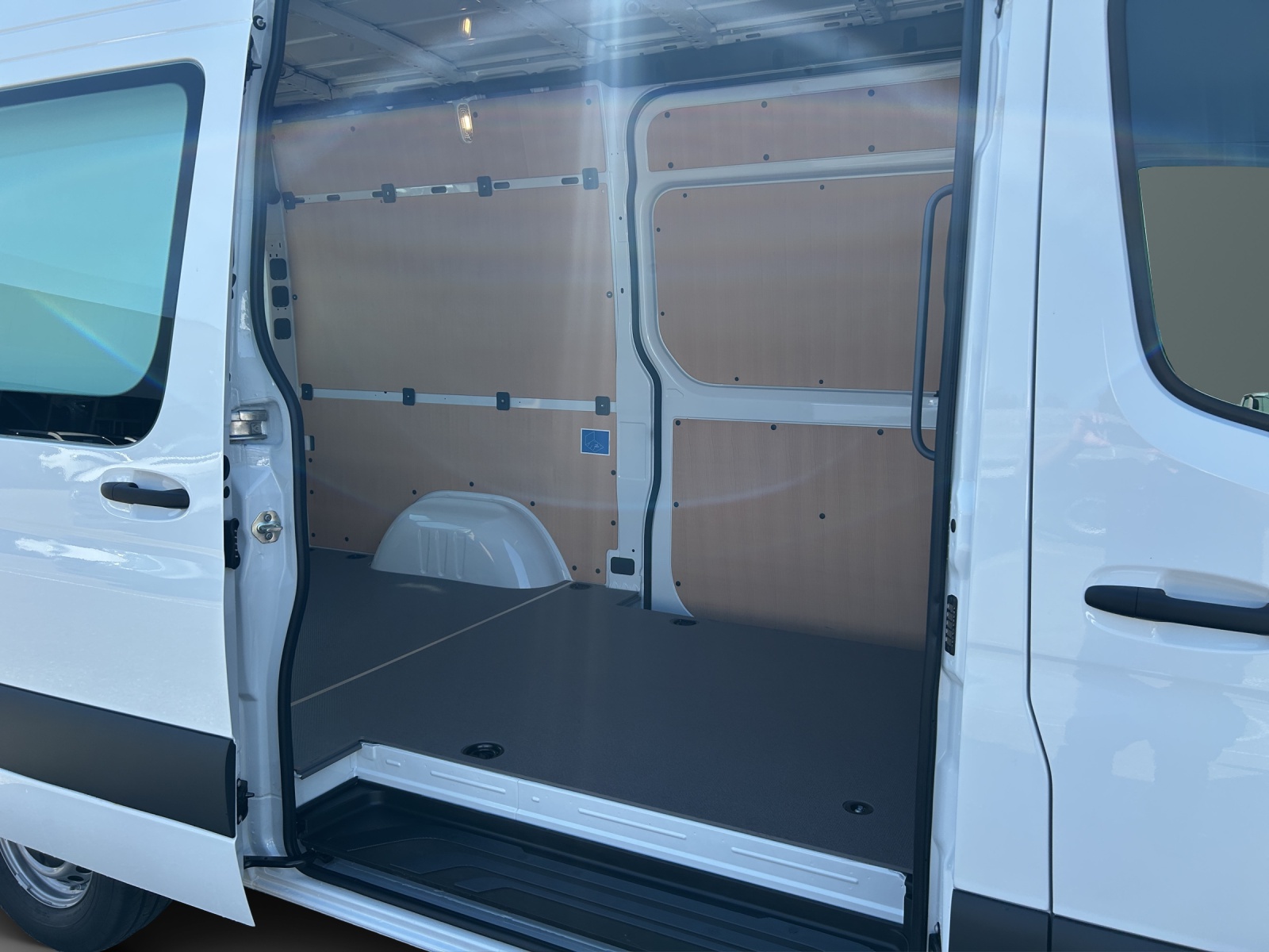 MERCEDES-BENZ Sprinter 317 CDI Standard 9G-TRONIC-image-8