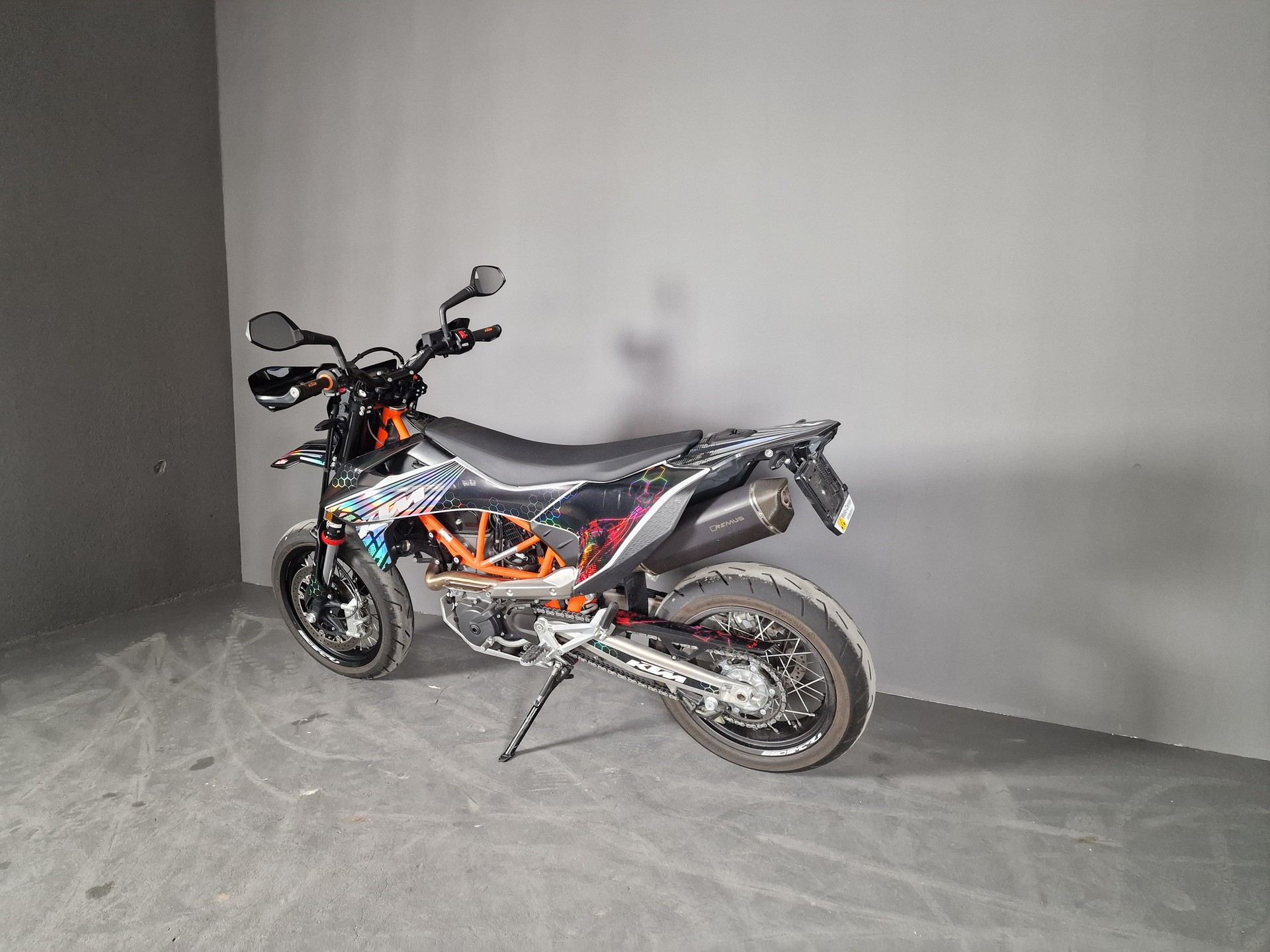 KTM 690 SMC R ABS (35 kW)-showroom-element-3