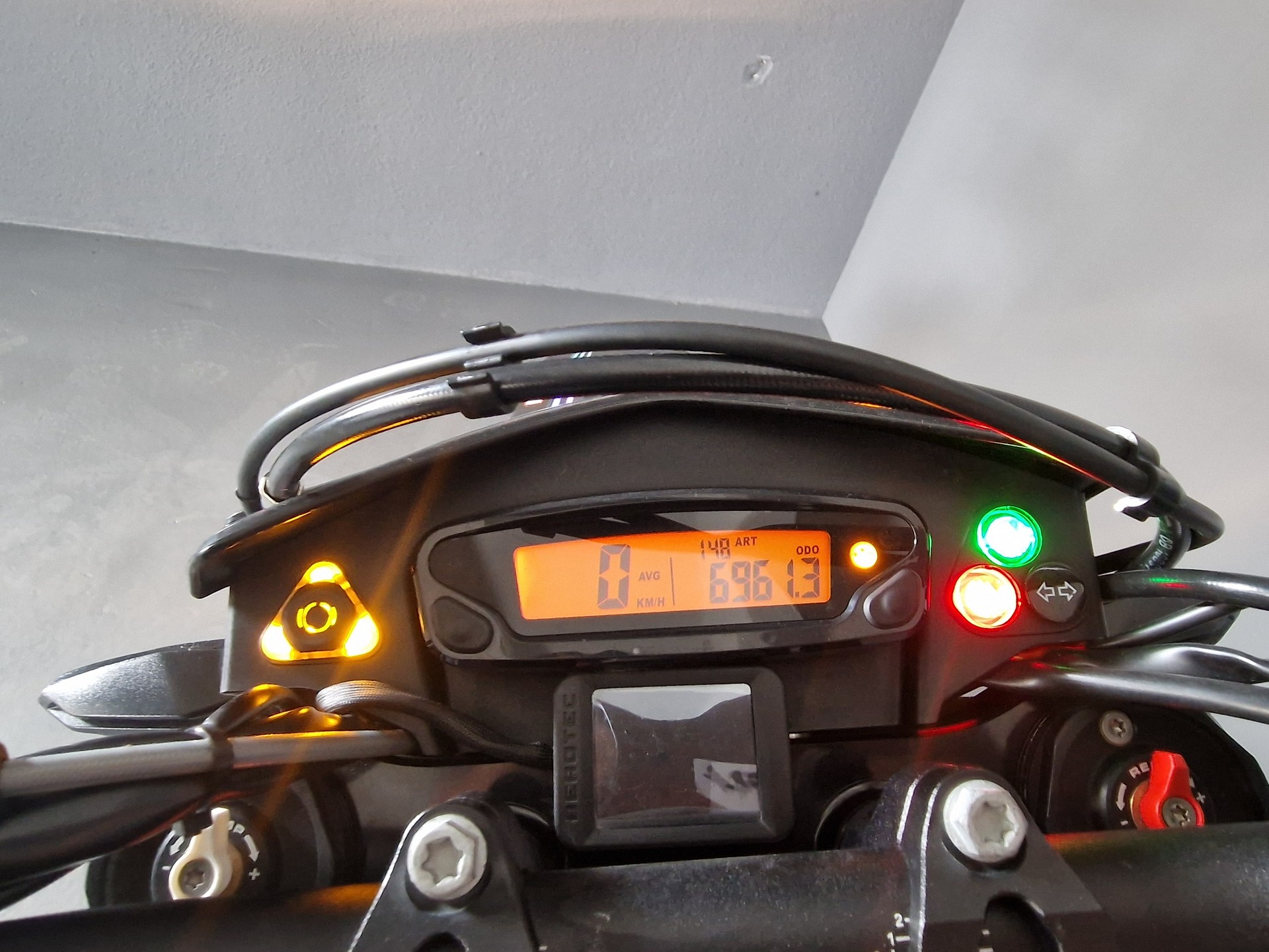 KTM 690 SMC R ABS (35 kW)-image-6
