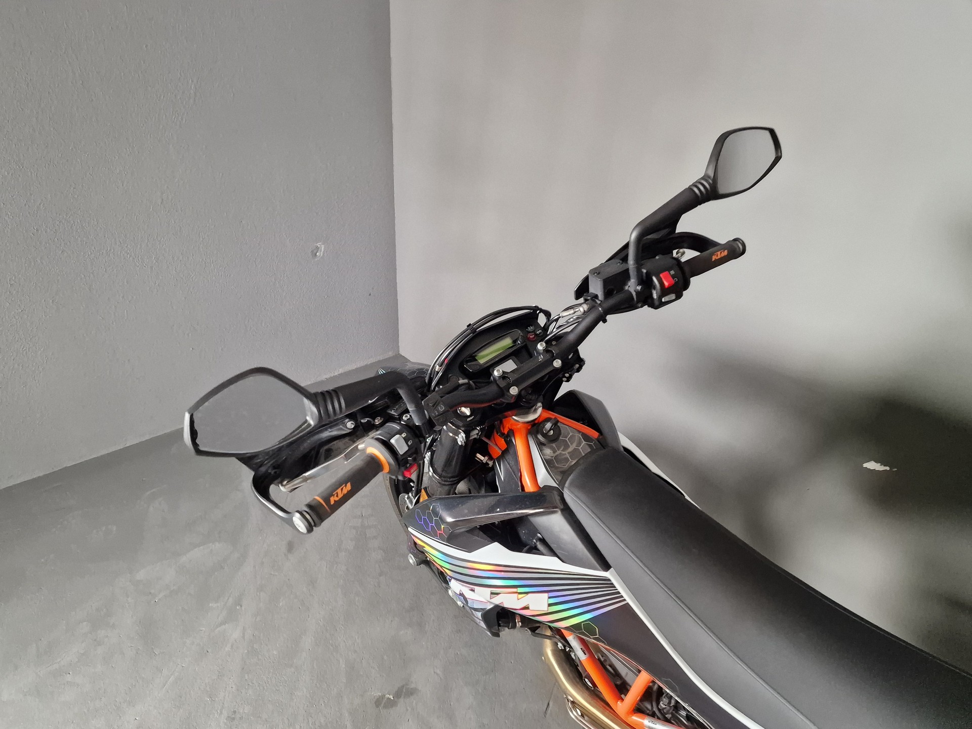 KTM 690 SMC R ABS (35 kW)-image-5