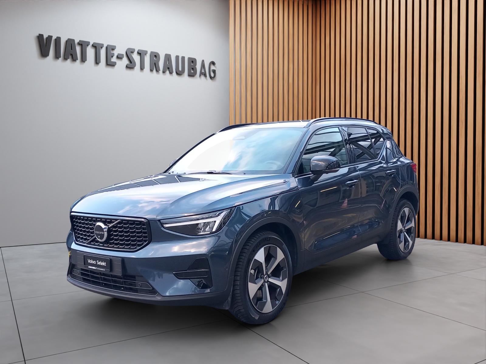 VOLVO XC40 2.0 B3 MH Plus Dark-image-0