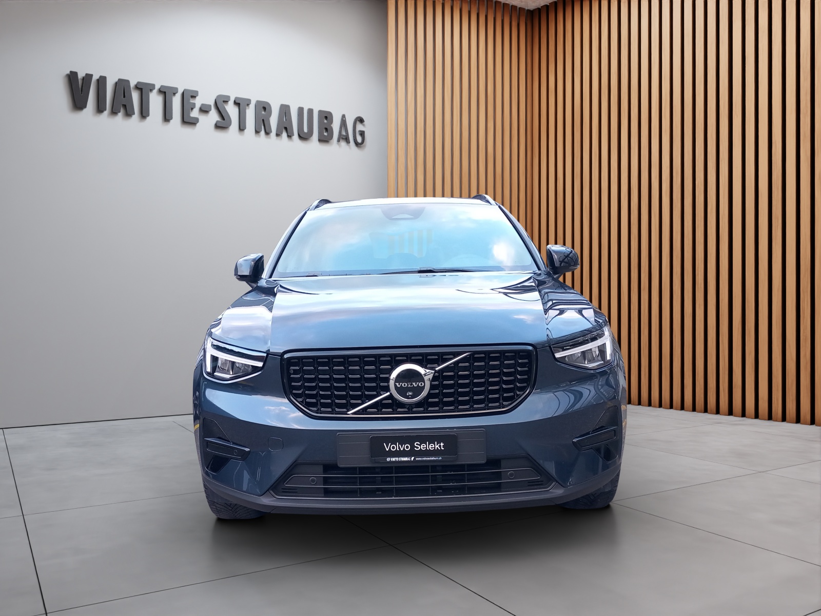 VOLVO XC40 2.0 B3 MH Plus Dark-image-3
