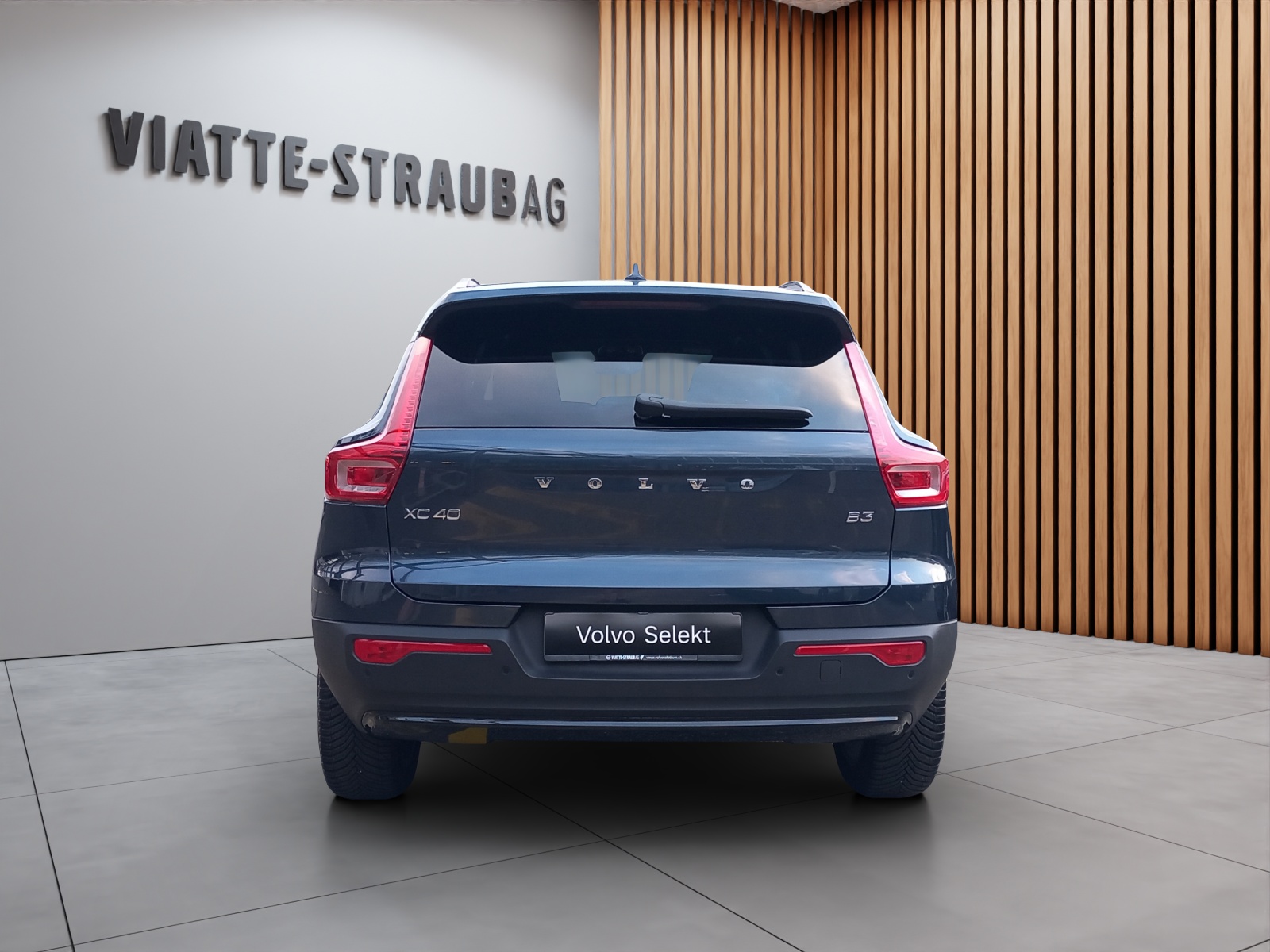 VOLVO XC40 2.0 B3 MH Plus Dark-image-7