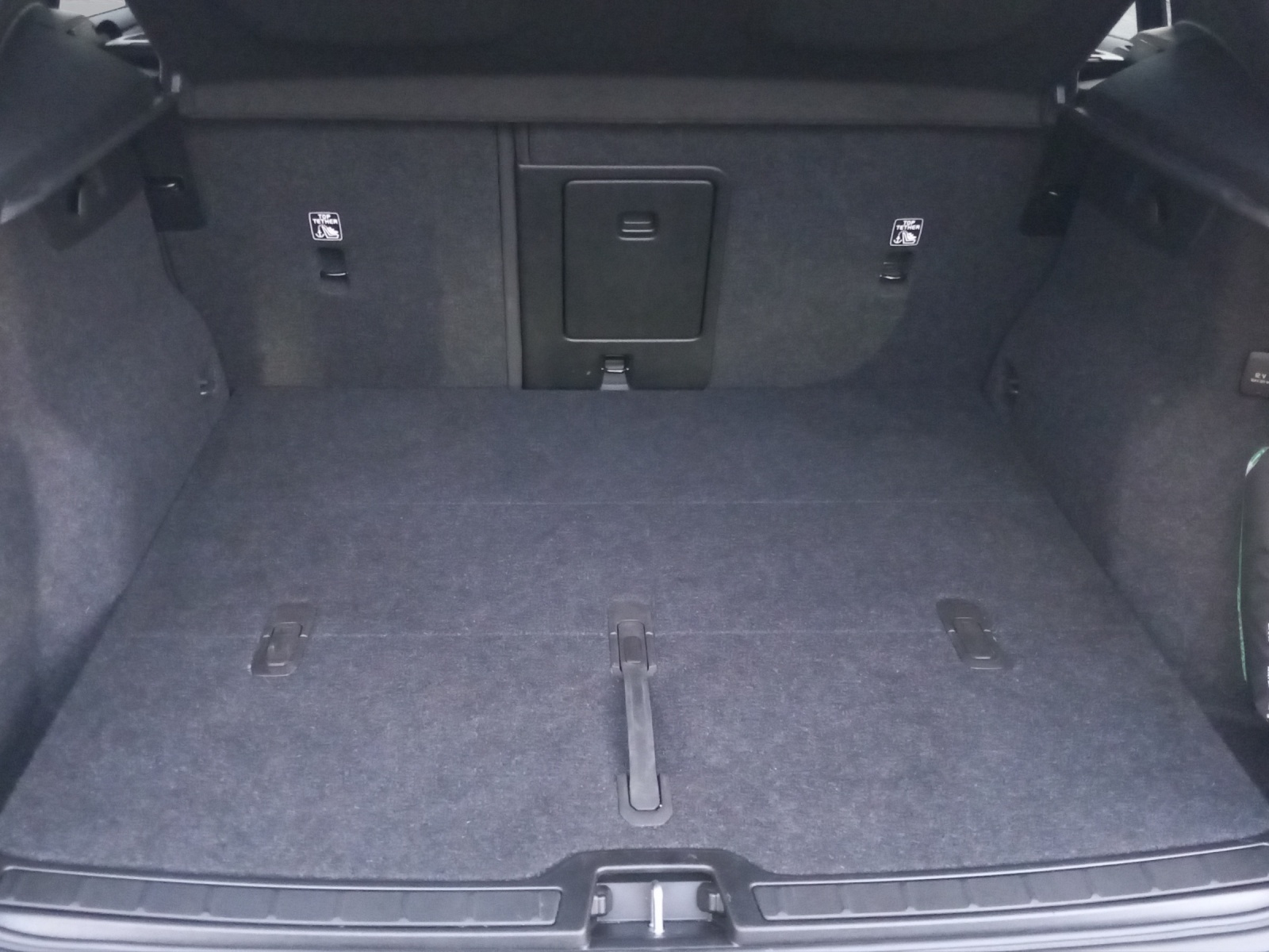 VOLVO XC40 2.0 B3 MH Plus Dark-image-20