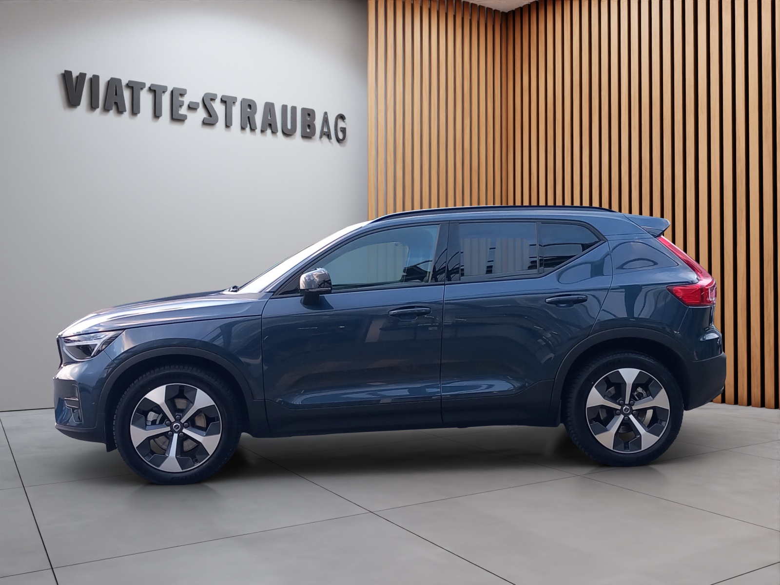 VOLVO XC40 2.0 B3 MH Plus Dark-image-6