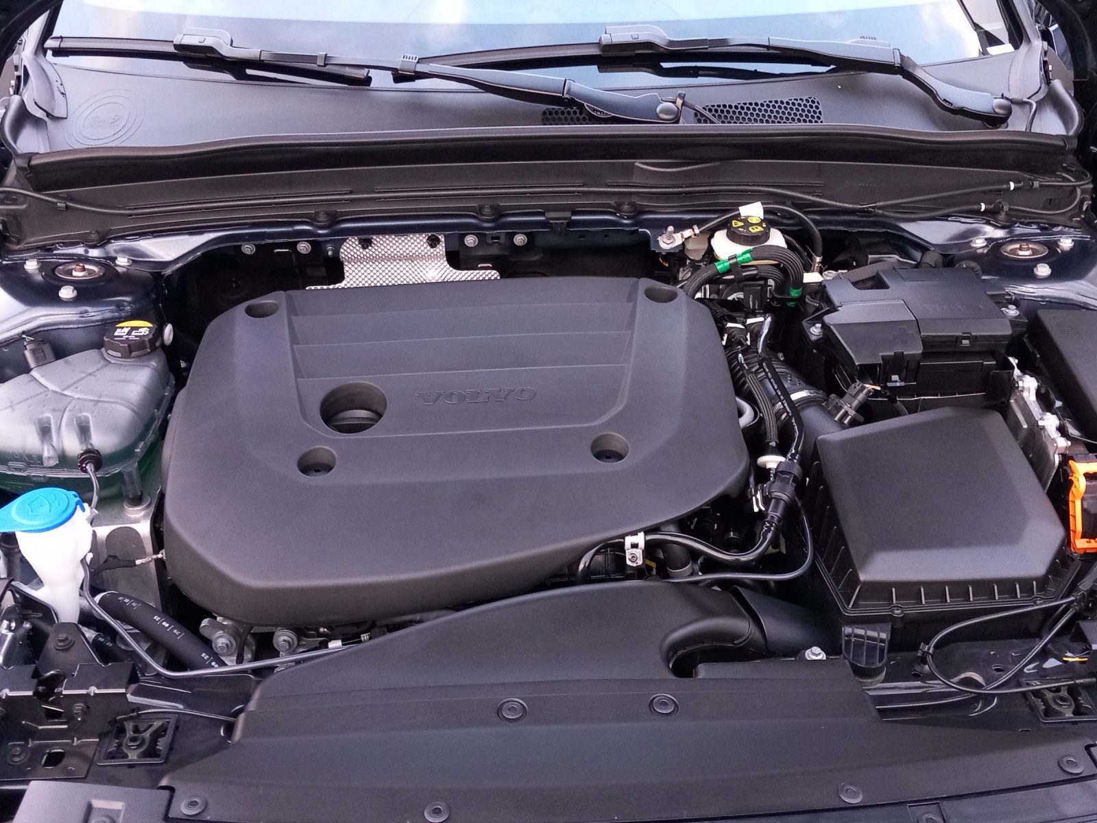 VOLVO XC40 2.0 B3 MH Plus Dark-image-21