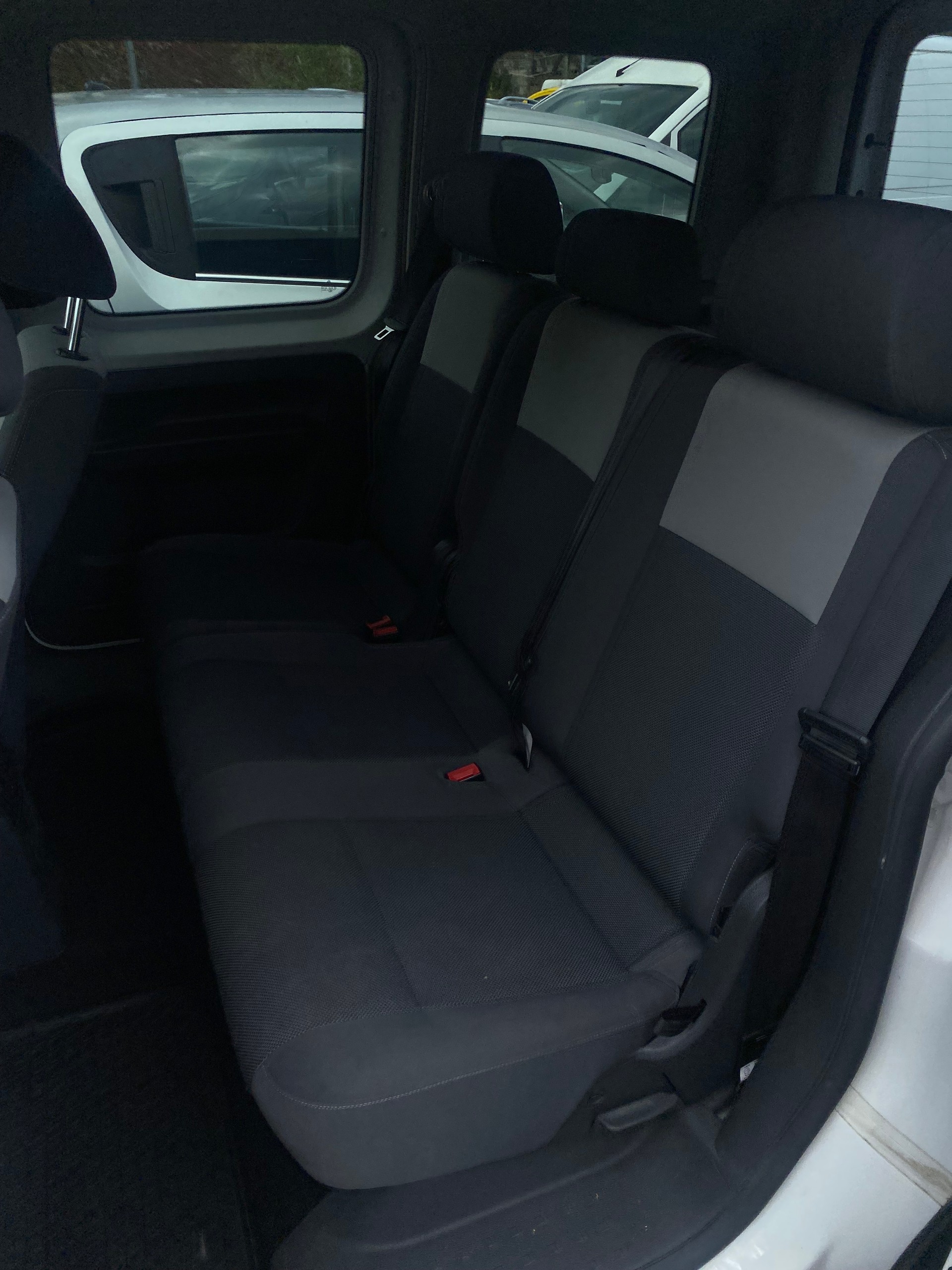 VW Caddy 1.6 TDI Blue Motion Technology Trendline DSG-image-4