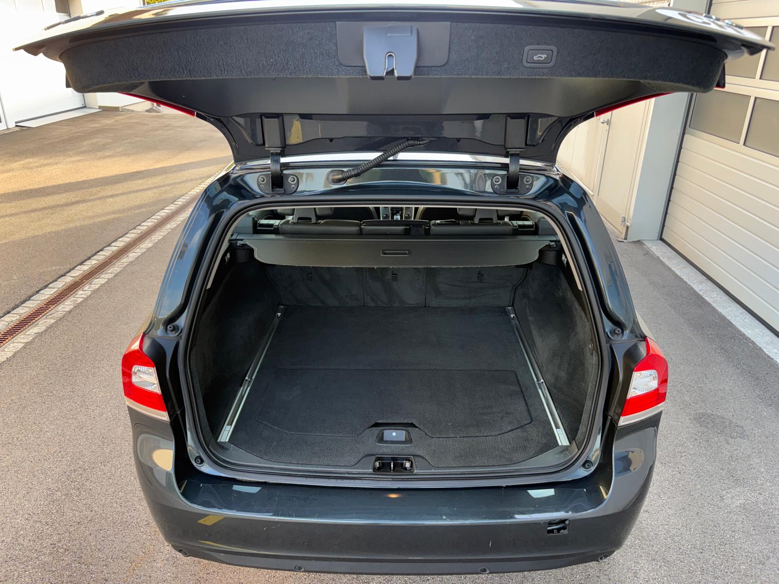 VOLVO V70 T5 Summum Powershift-image-12