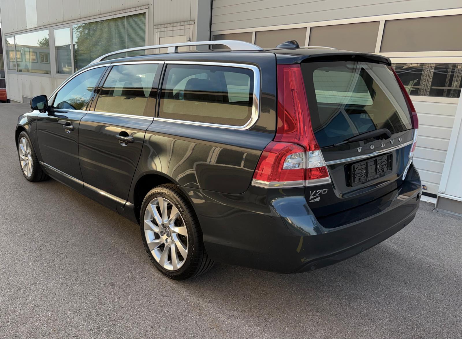 VOLVO V70 T5 Summum Powershift-image-4