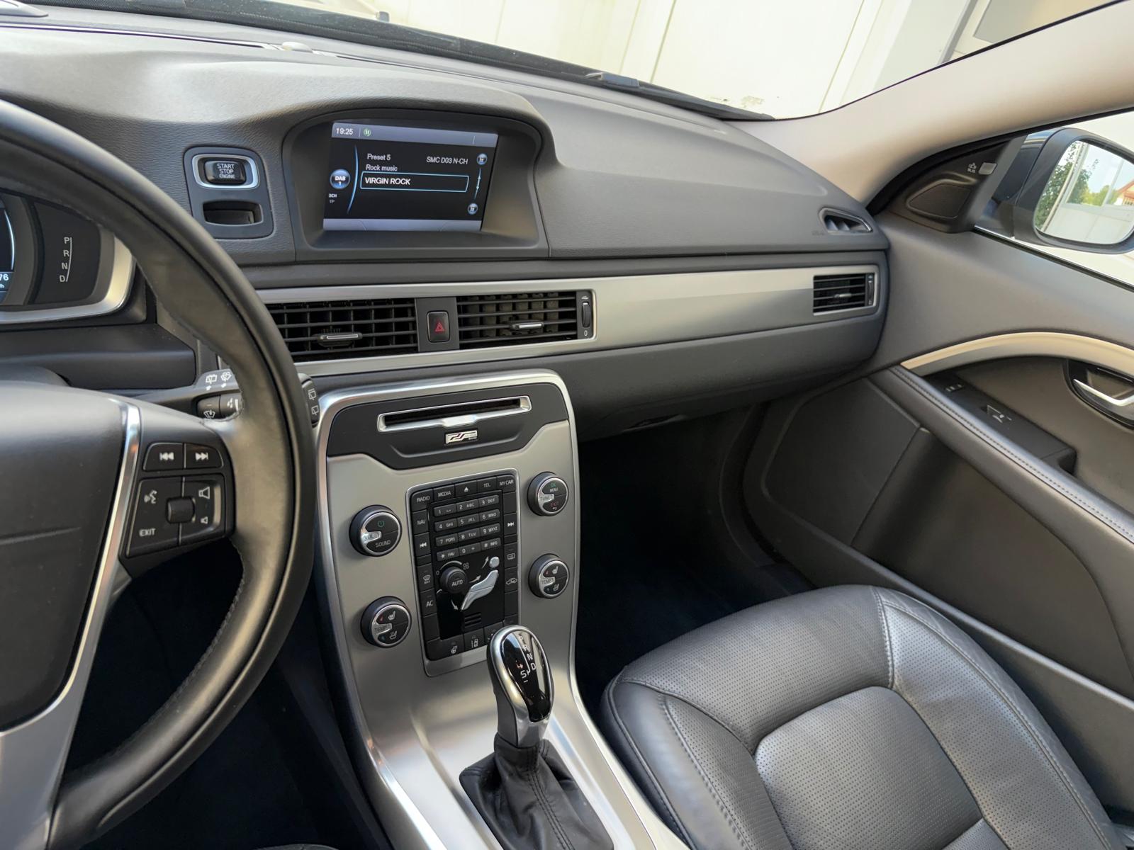 VOLVO V70 T5 Summum Powershift-image-7