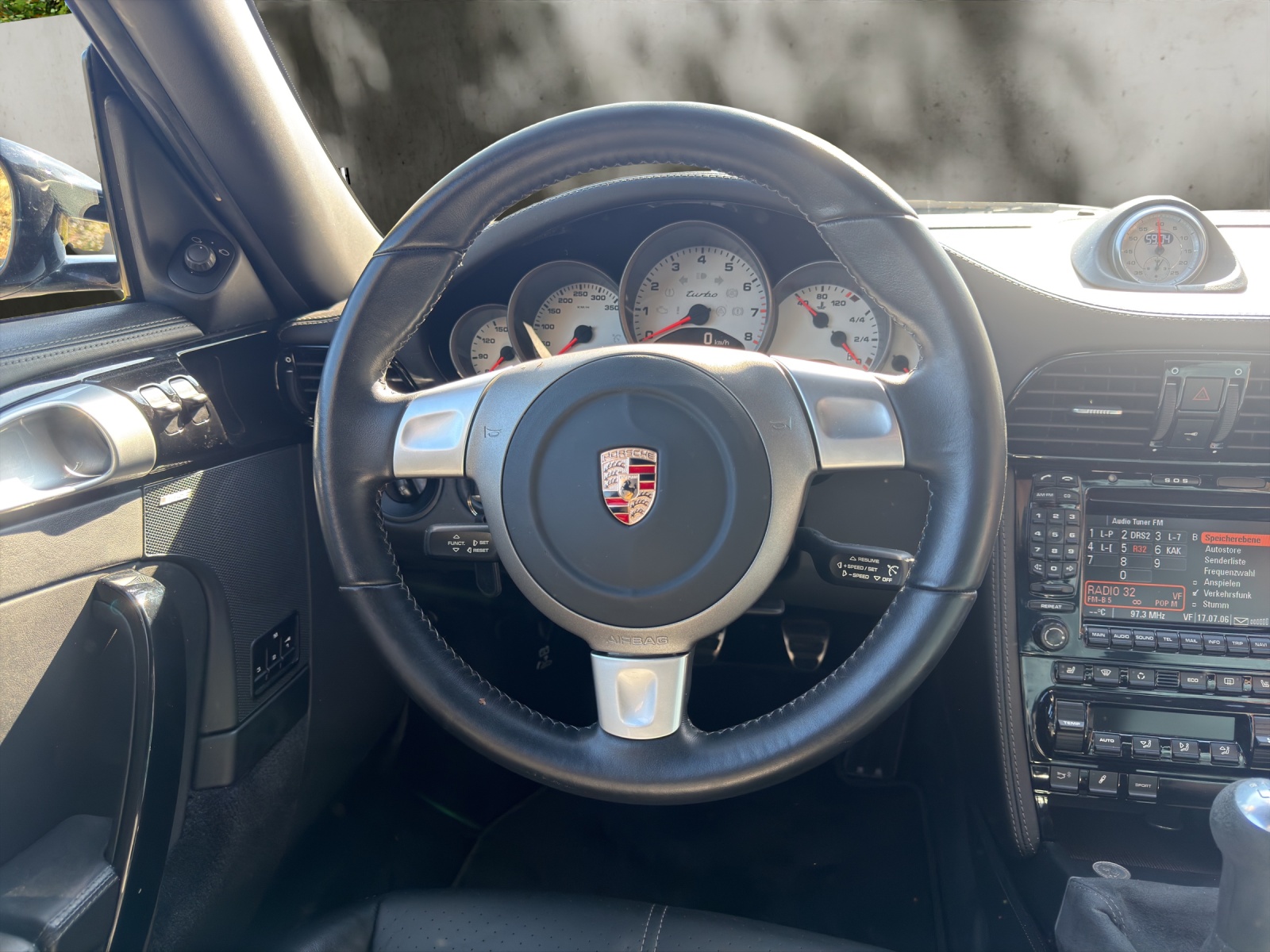 PORSCHE 911 Turbo-image-10
