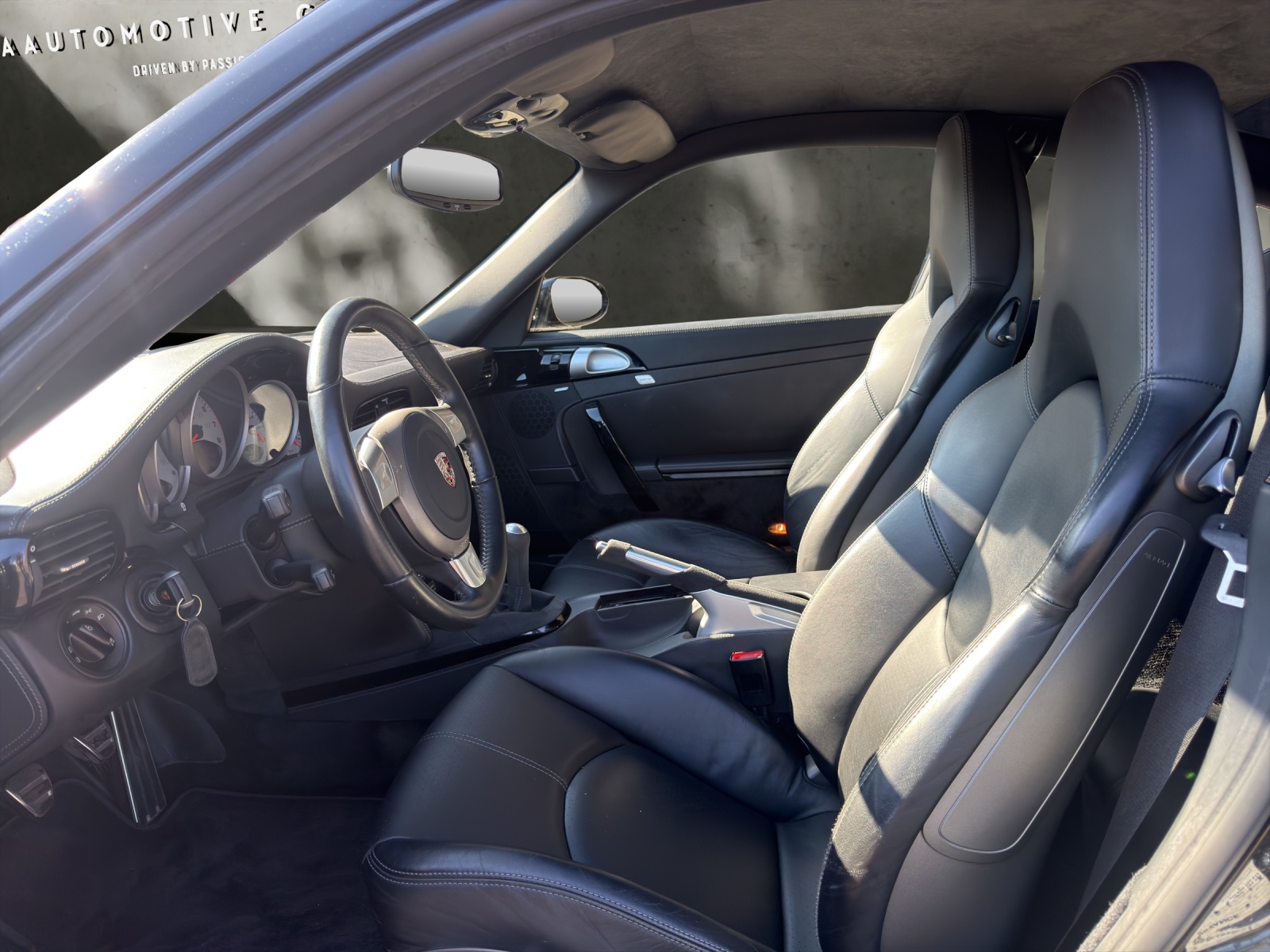 PORSCHE 911 Turbo-image-9