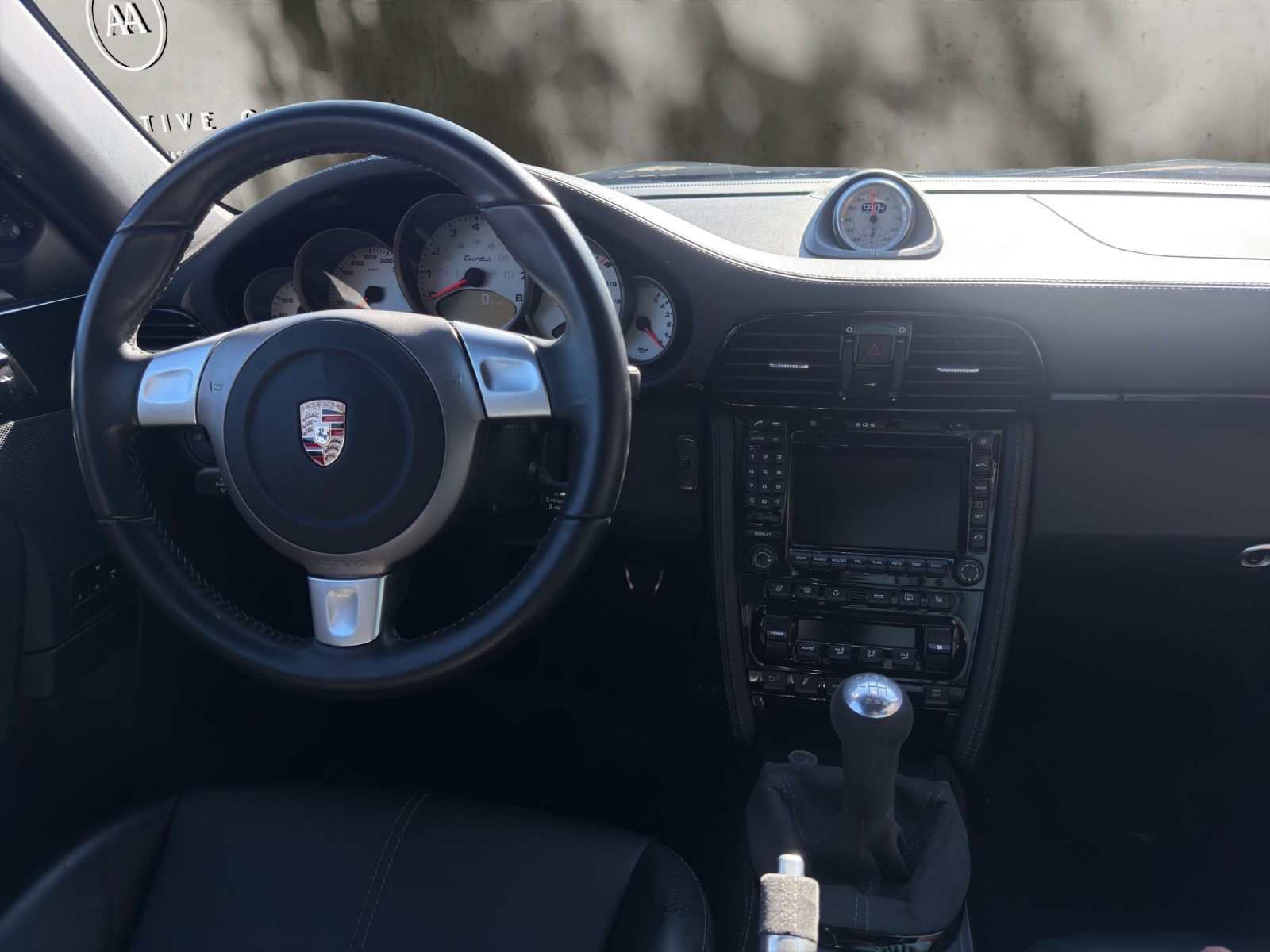 PORSCHE 911 Turbo-image-12