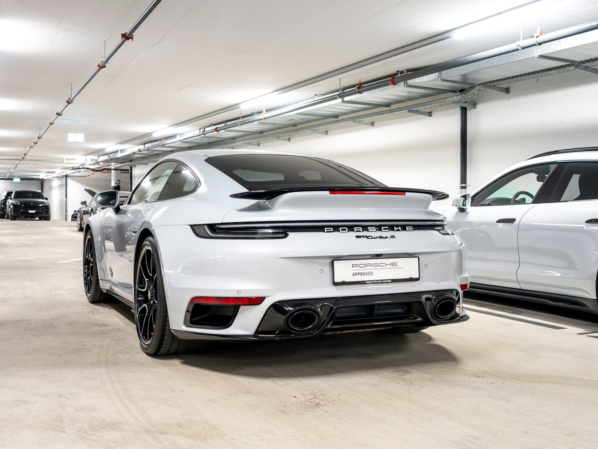 PORSCHE 911 Turbo S PDK-showroom-element-2