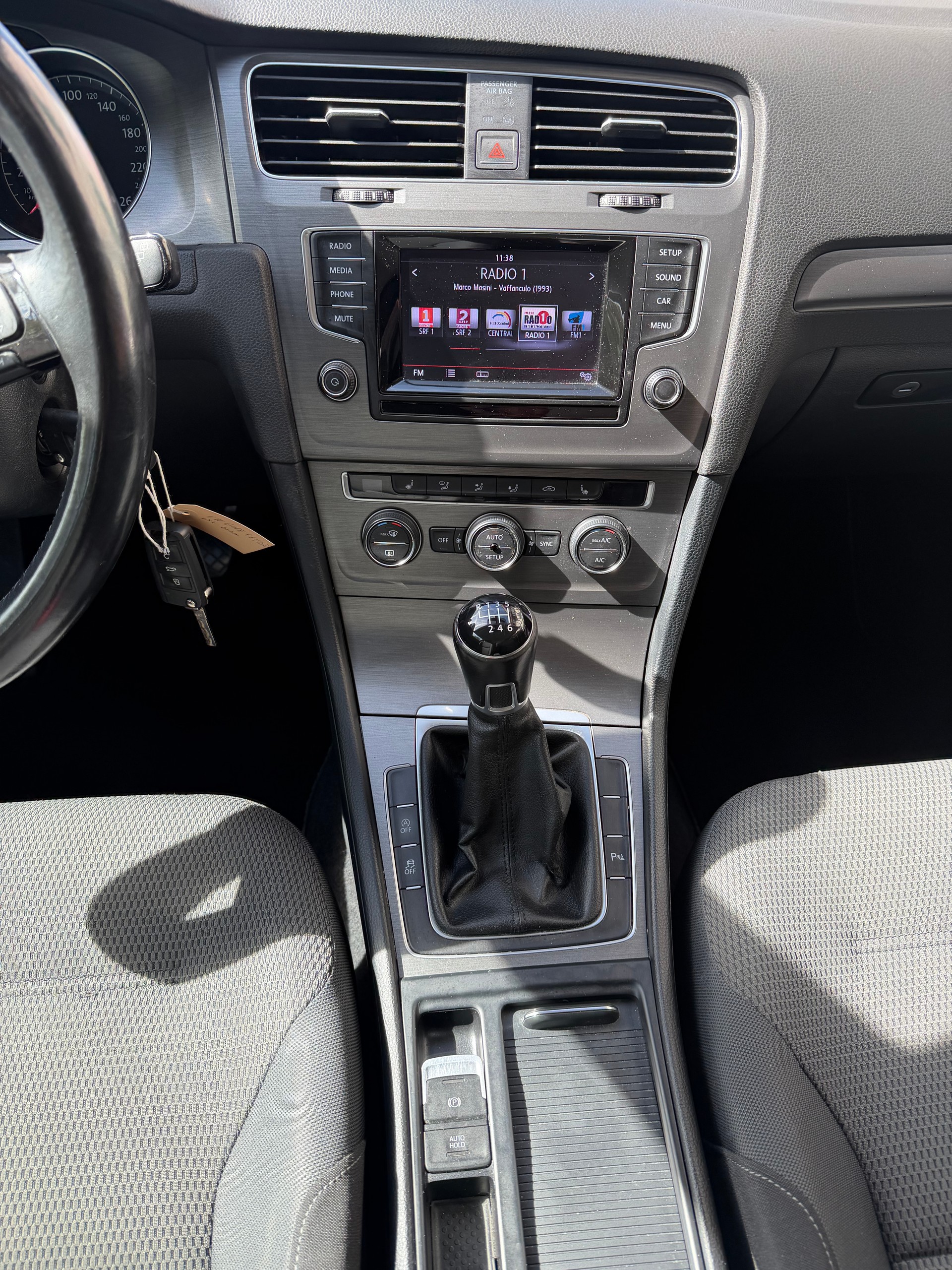 VW Golf 1.6 TDI Comfortline 4Motion-image-8