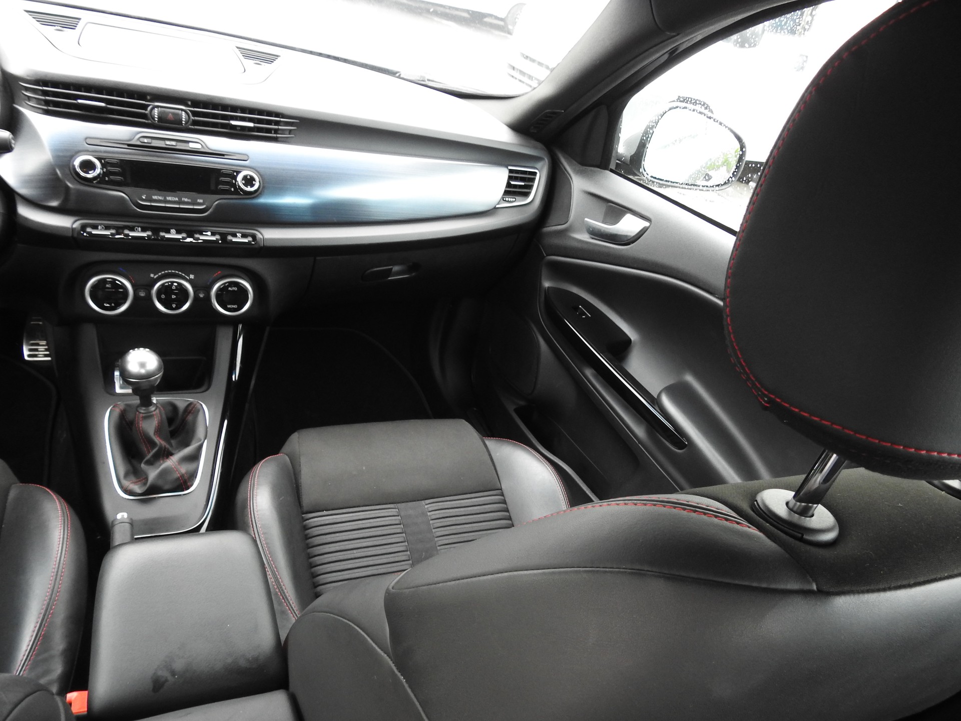 ALFA ROMEO Giulietta 1.4 T Distinctive-image-17