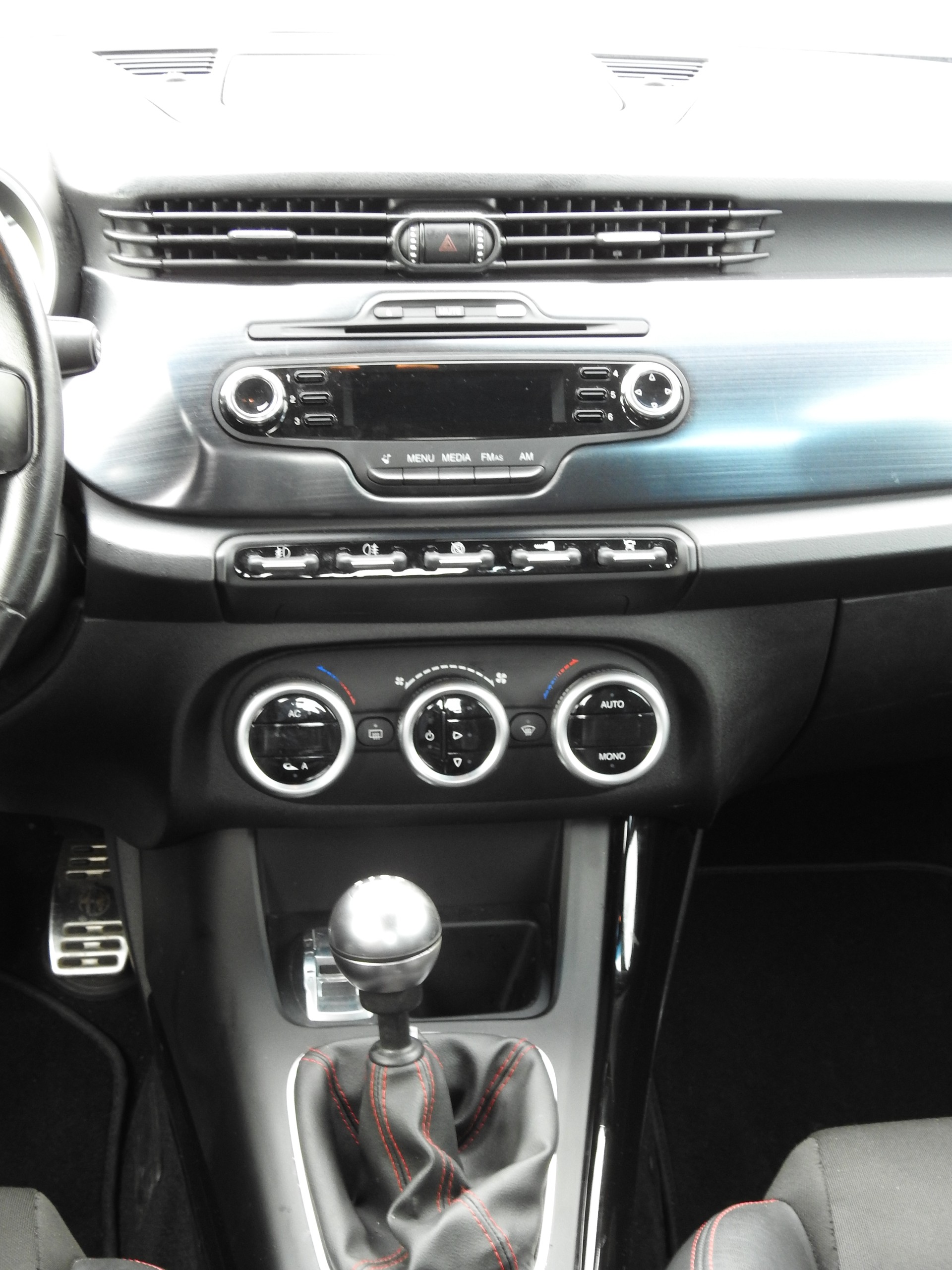 ALFA ROMEO Giulietta 1.4 T Distinctive-image-16