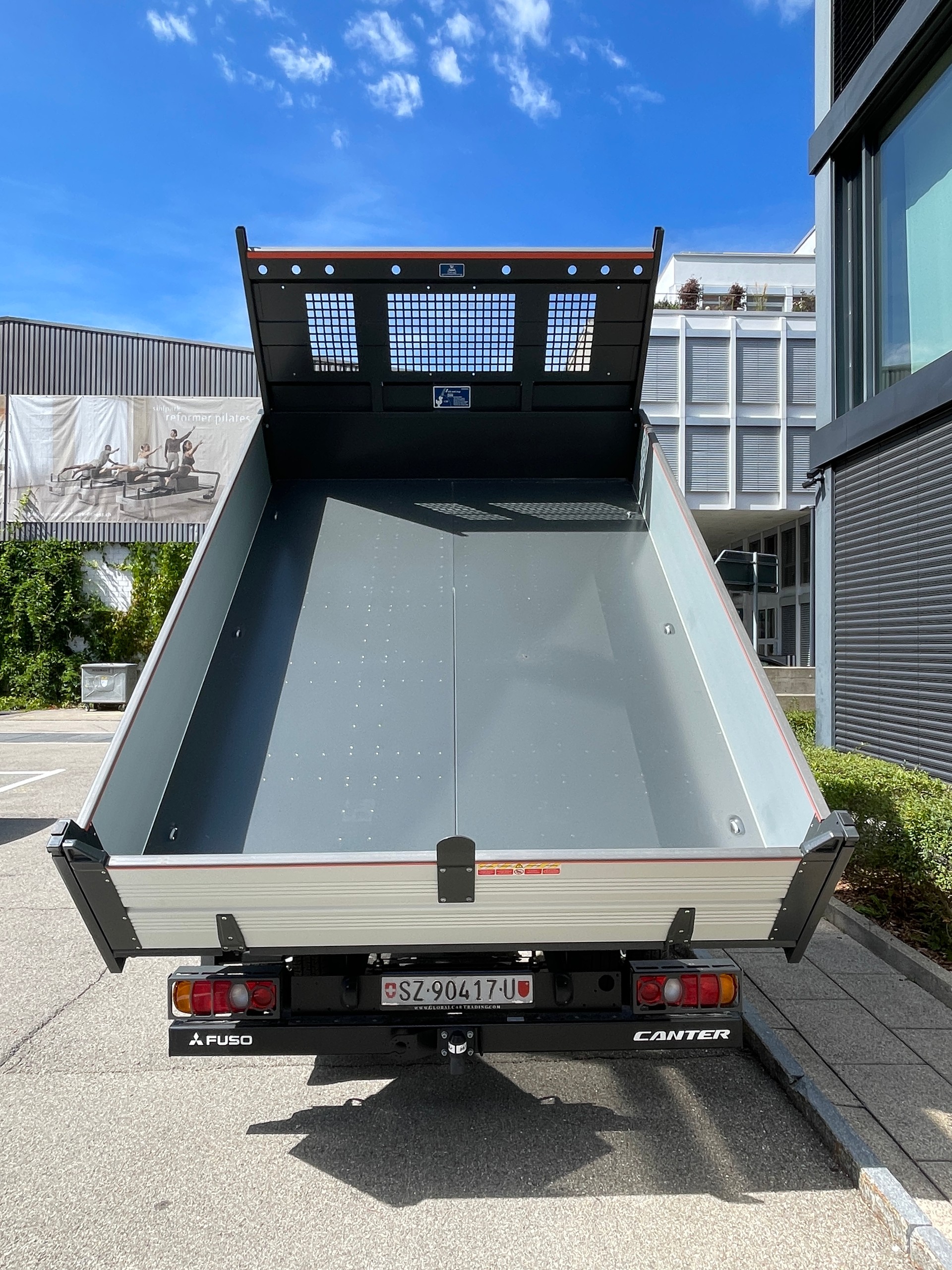 MITSUBISHI 3C15 Hinter-Kipper mit StauboxAHK-image-7