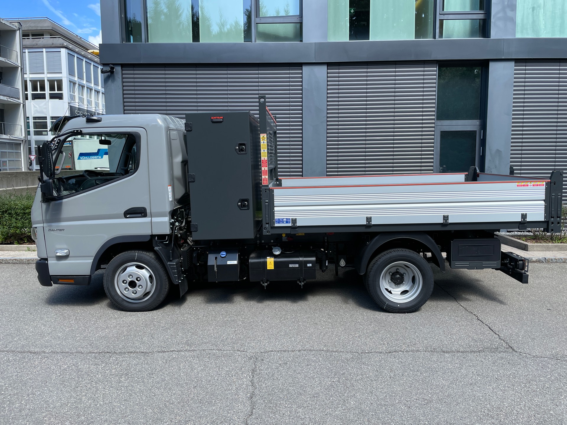 MITSUBISHI 3C15 Hinter-Kipper mit StauboxAHK-showroom-element-1